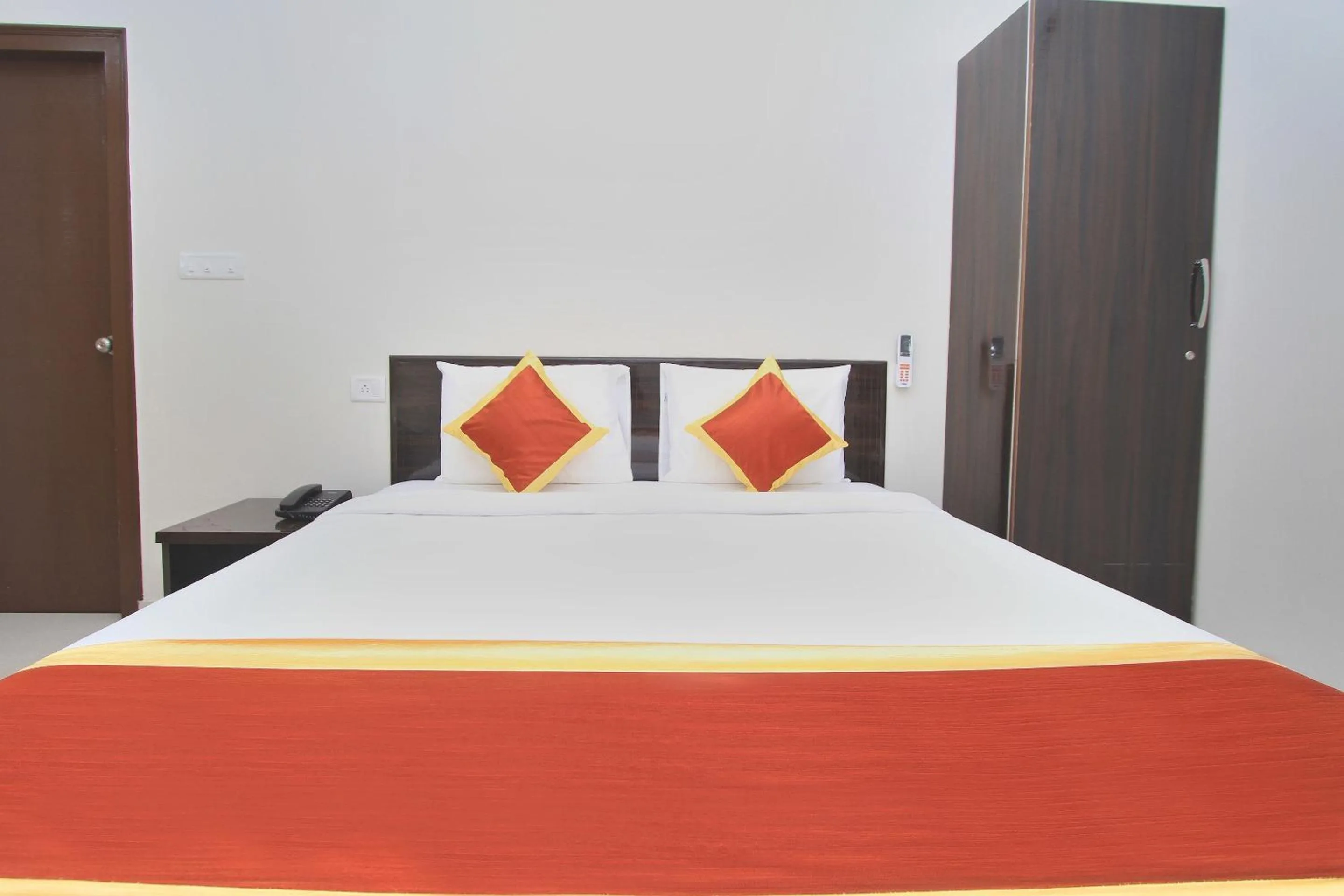 Bedroom, Bed in Hotel O Manu Residency