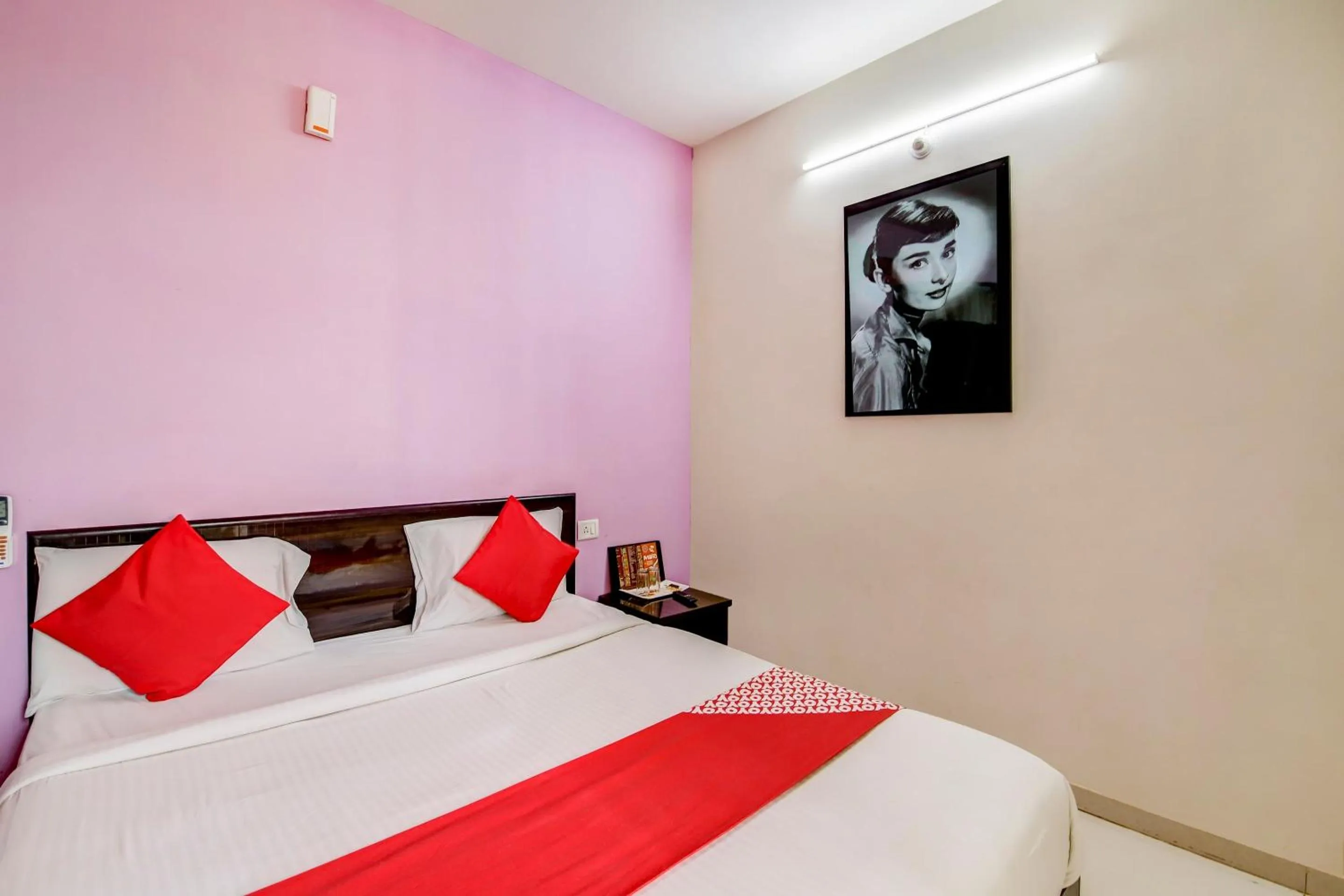 Bedroom, Bed in Hotel O Manu Residency