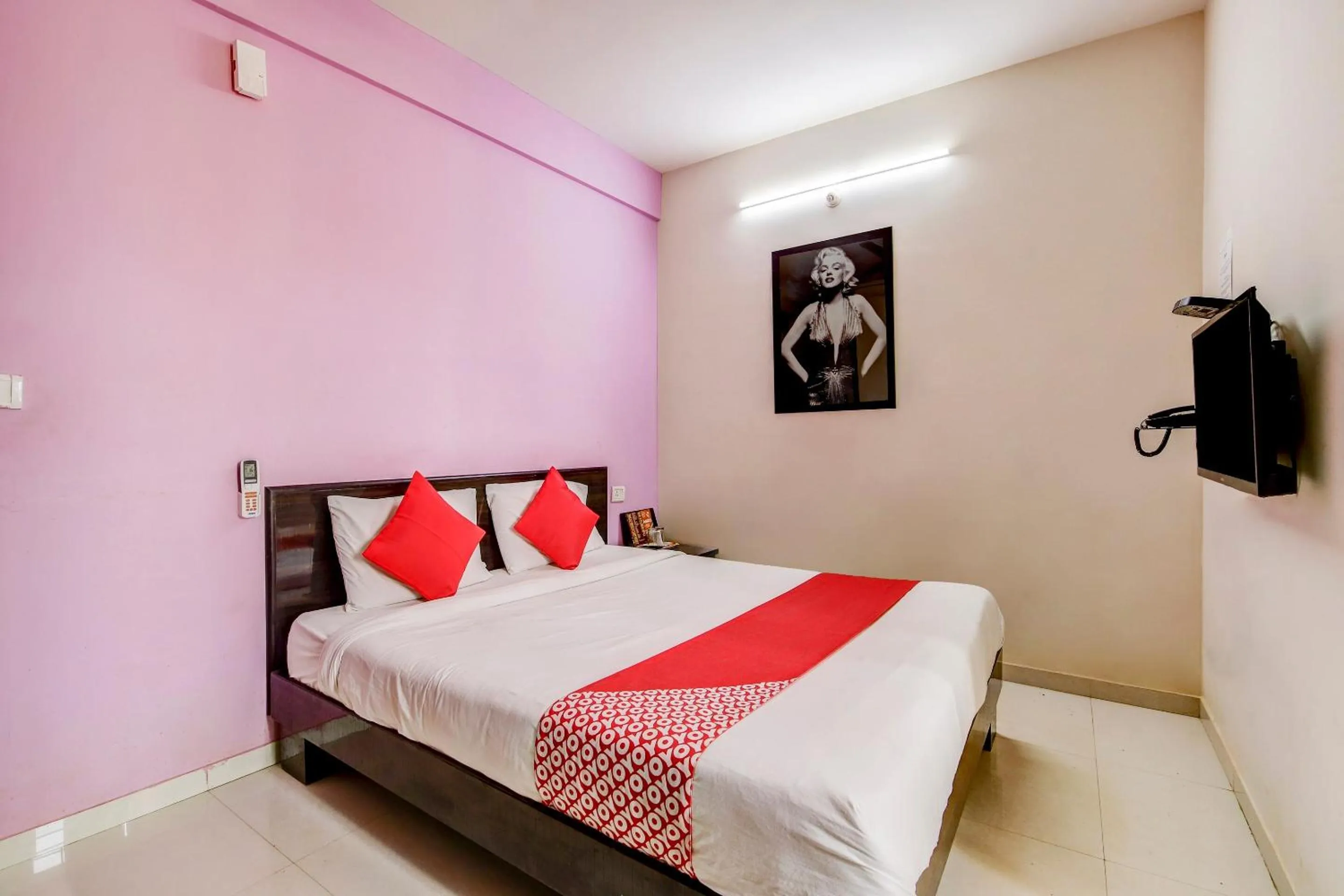 Bedroom, Bed in Hotel O Manu Residency