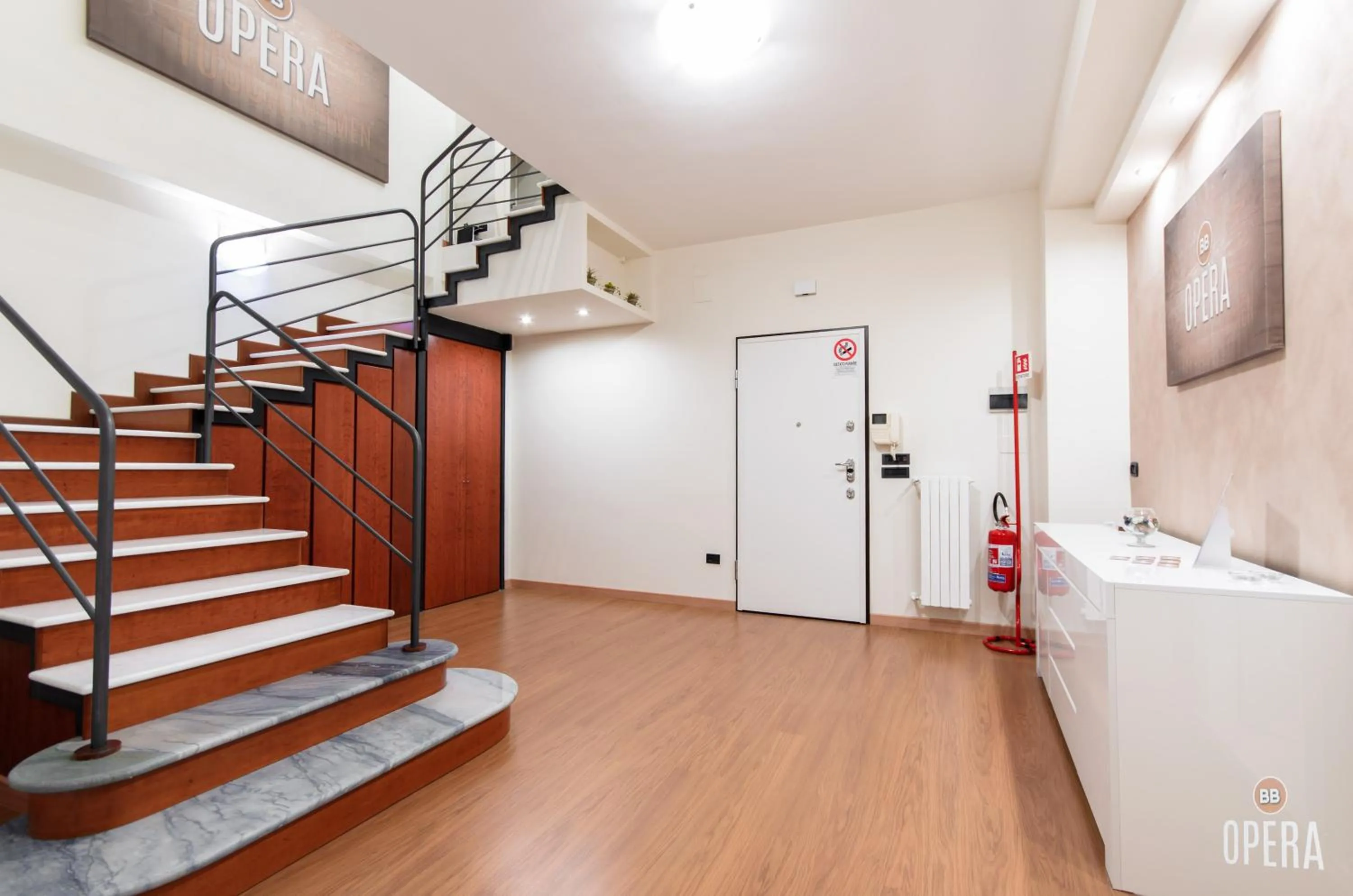 Lobby or reception in Opera B&B