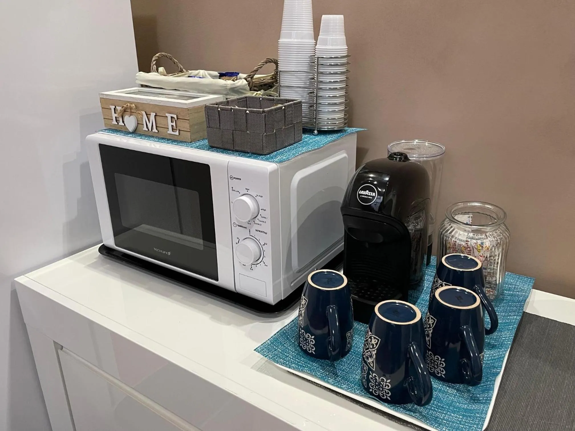 Coffee/tea facilities in Opera B&B