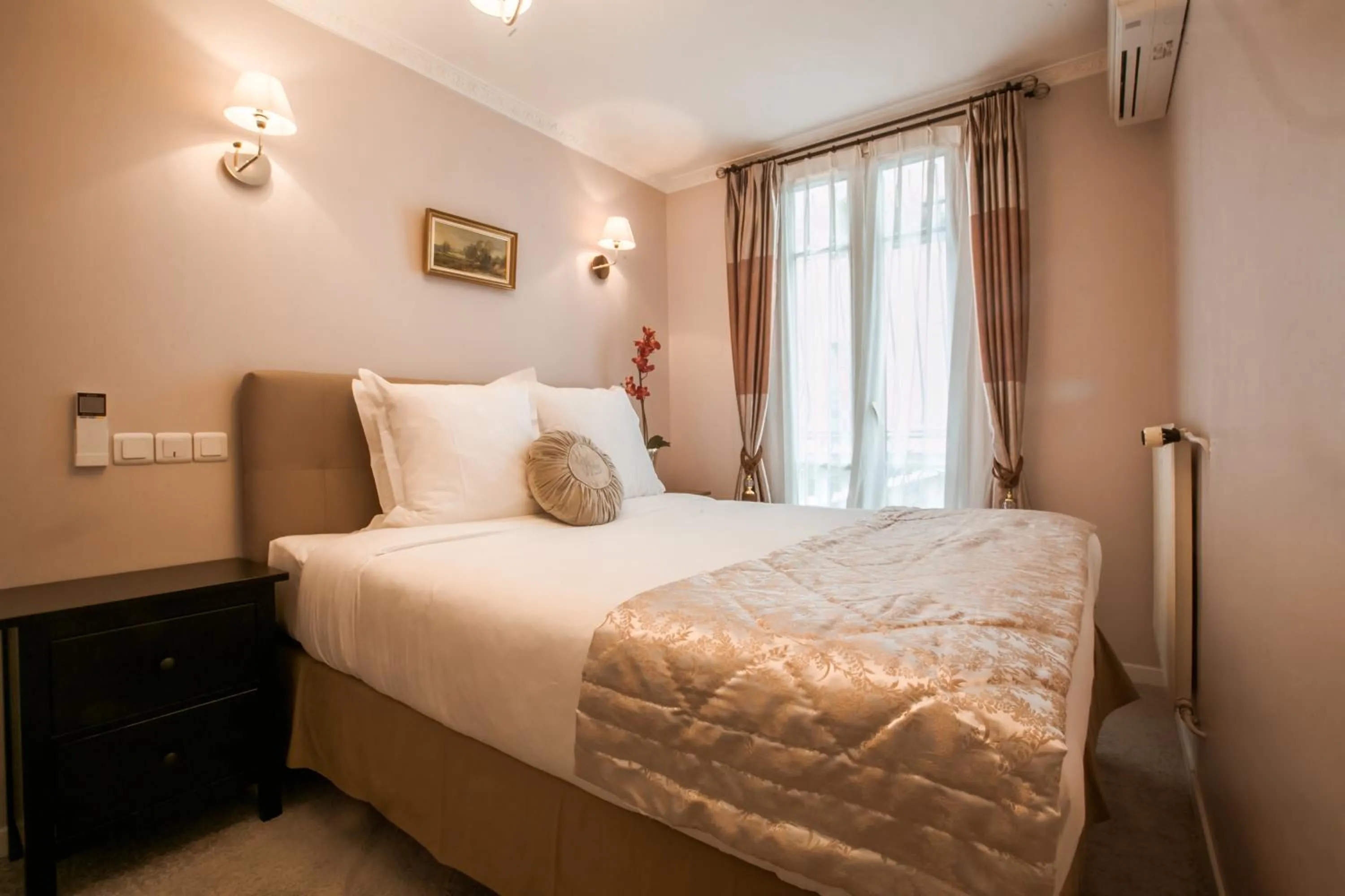 Bedroom, Bed in La Maison Gobert Paris Hotel Particulier