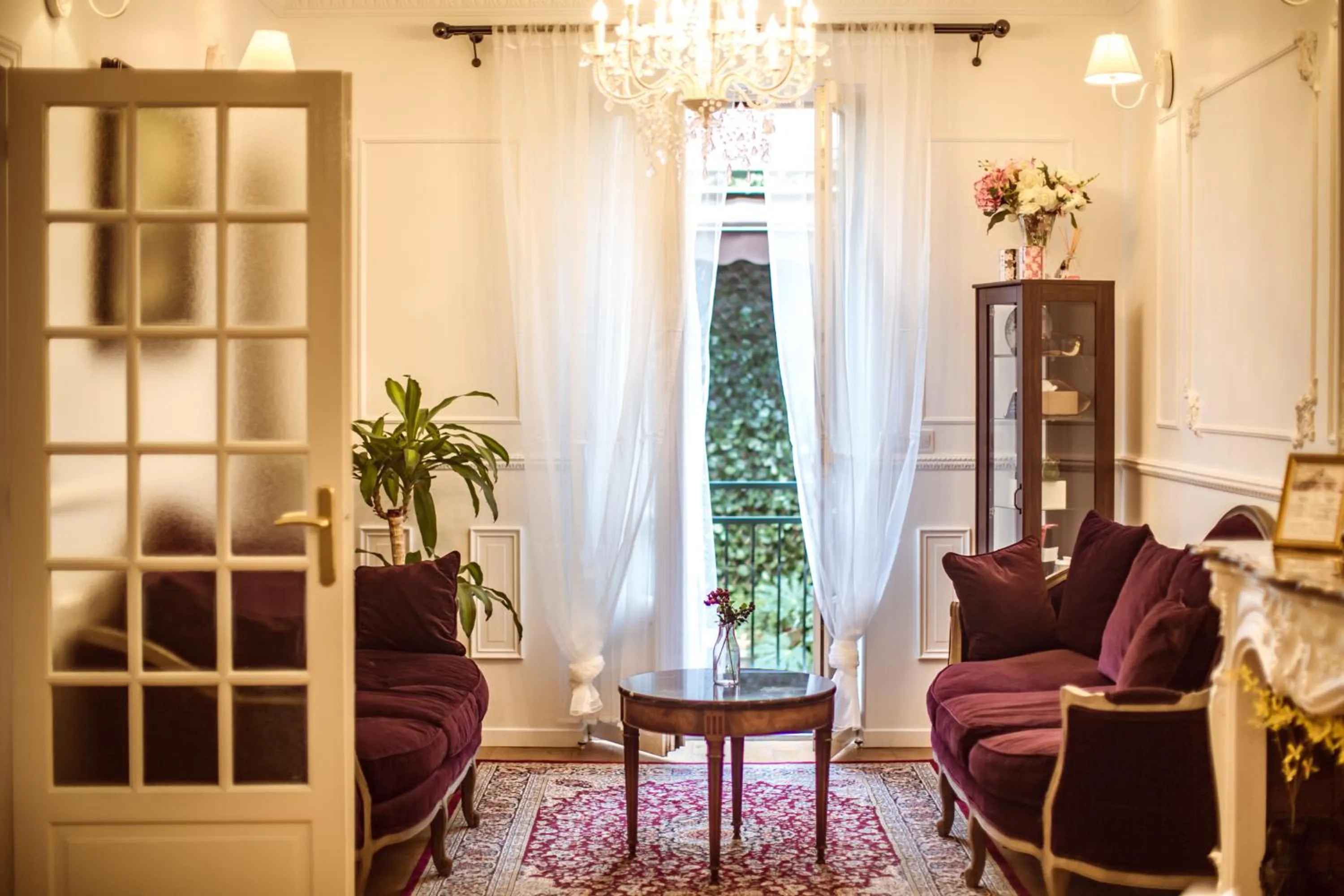 Day in La Maison Gobert Paris Hotel Particulier