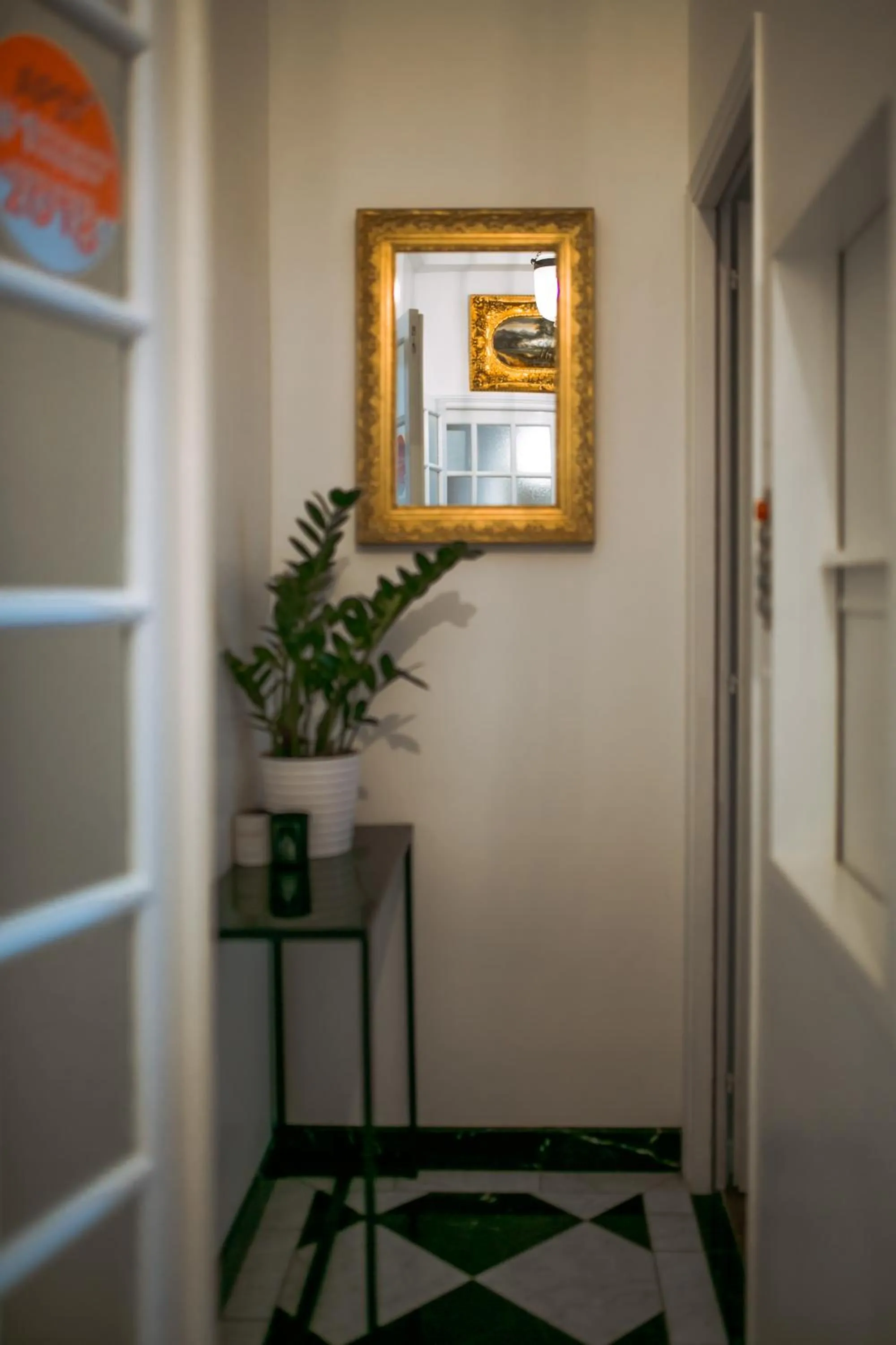Communal lounge/ TV room in La Maison Gobert Paris Hotel Particulier