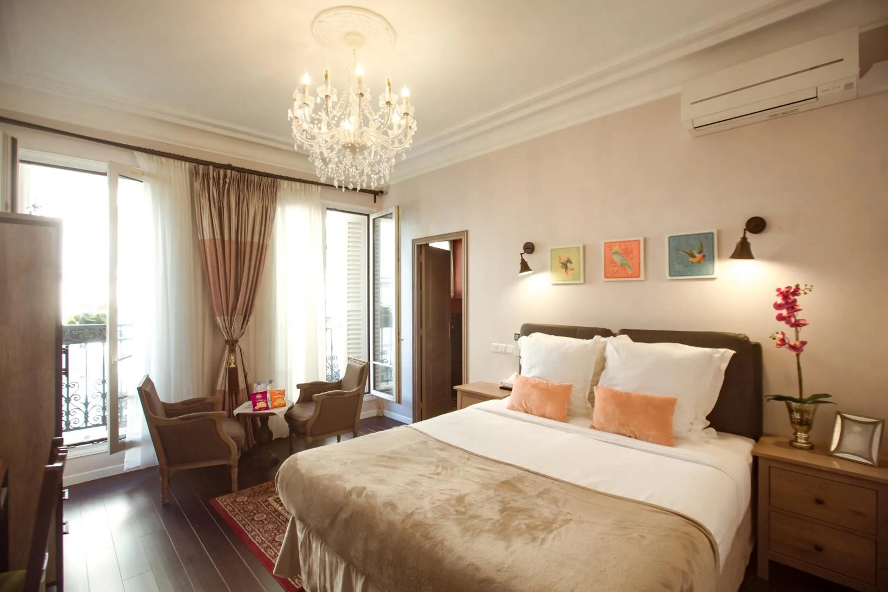 Bedroom, Bed in La Maison Gobert Paris Hotel Particulier