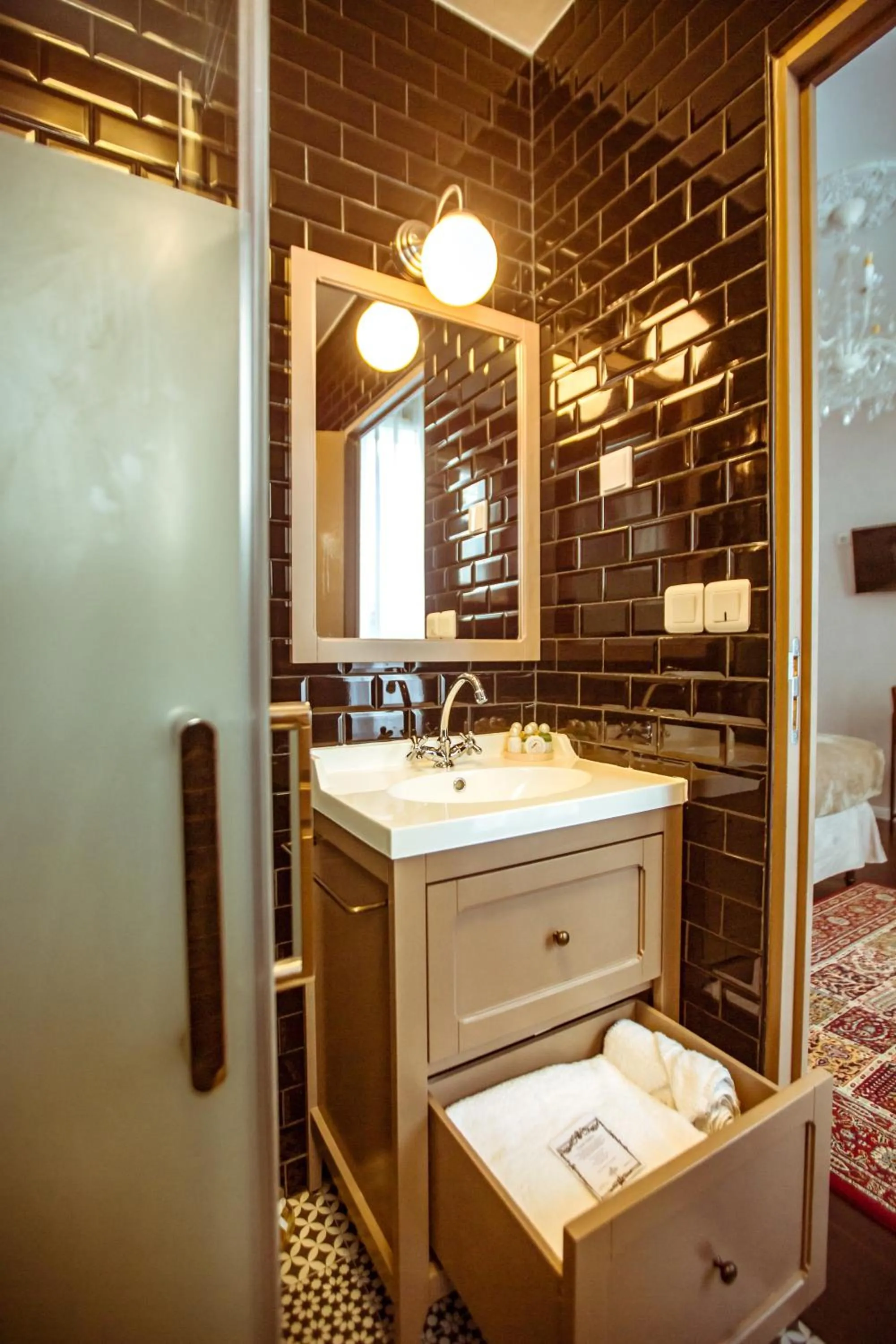 Toilet in La Maison Gobert Paris Hotel Particulier