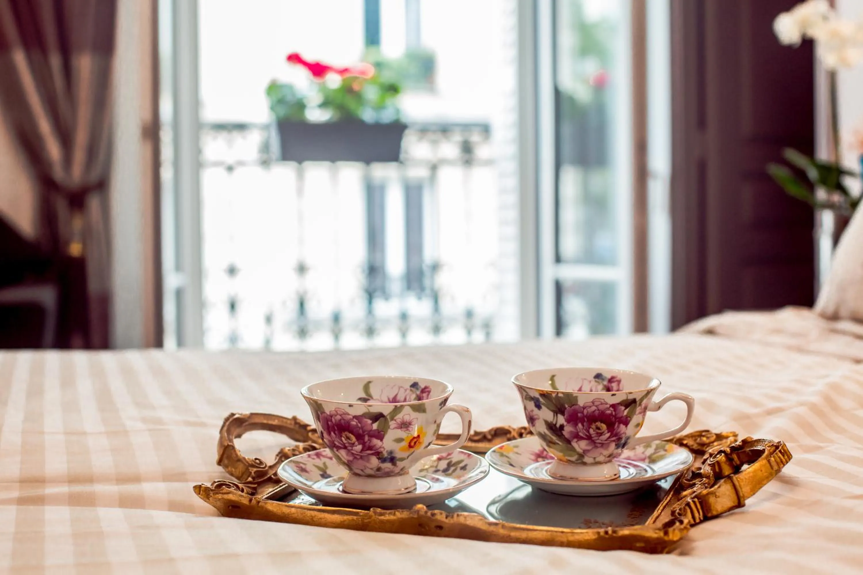 Coffee/tea facilities, Bed in La Maison Gobert Paris Hotel Particulier