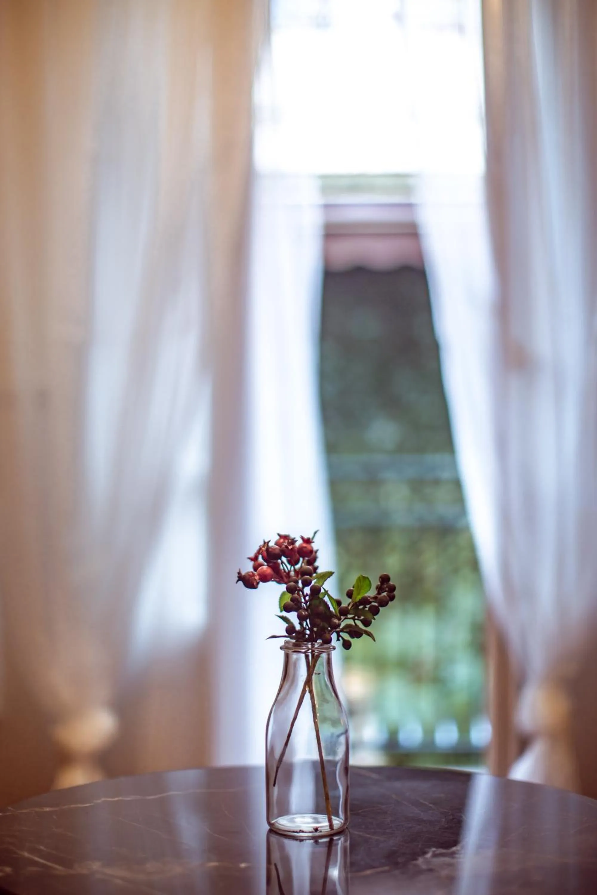 Communal lounge/ TV room in La Maison Gobert Paris Hotel Particulier