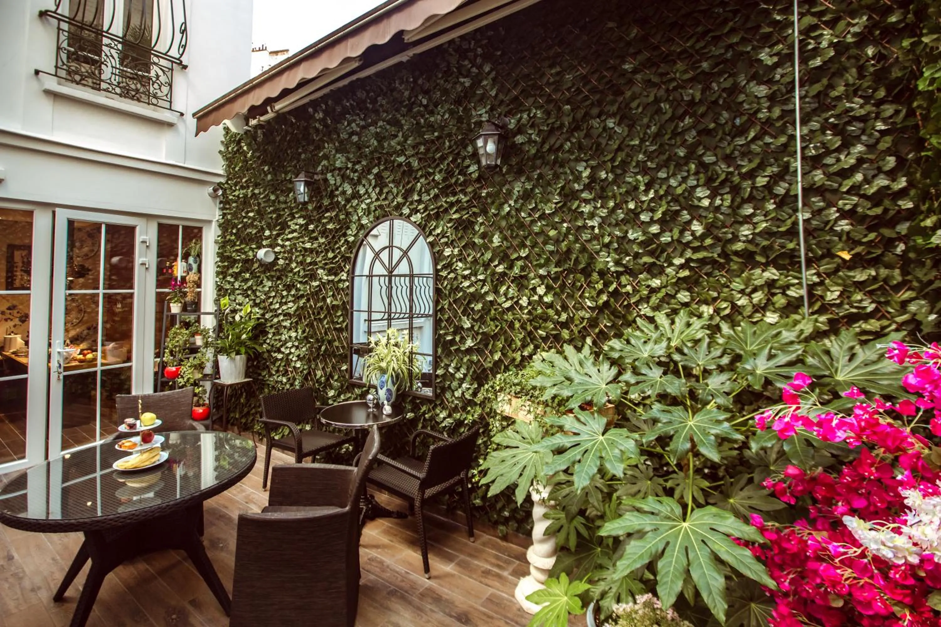 Garden in La Maison Gobert Paris Hotel Particulier