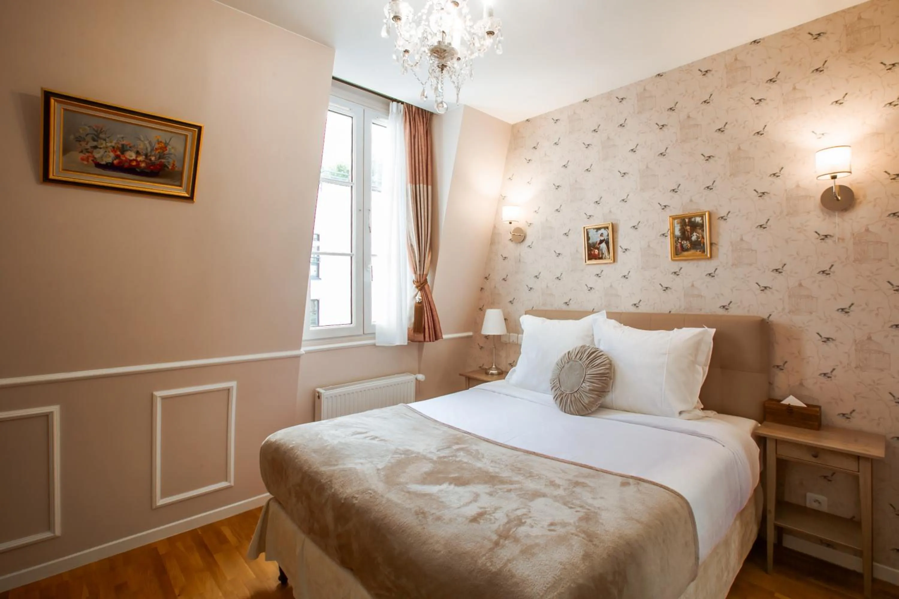 Photo of the whole room, Bed in La Maison Gobert Paris Hotel Particulier