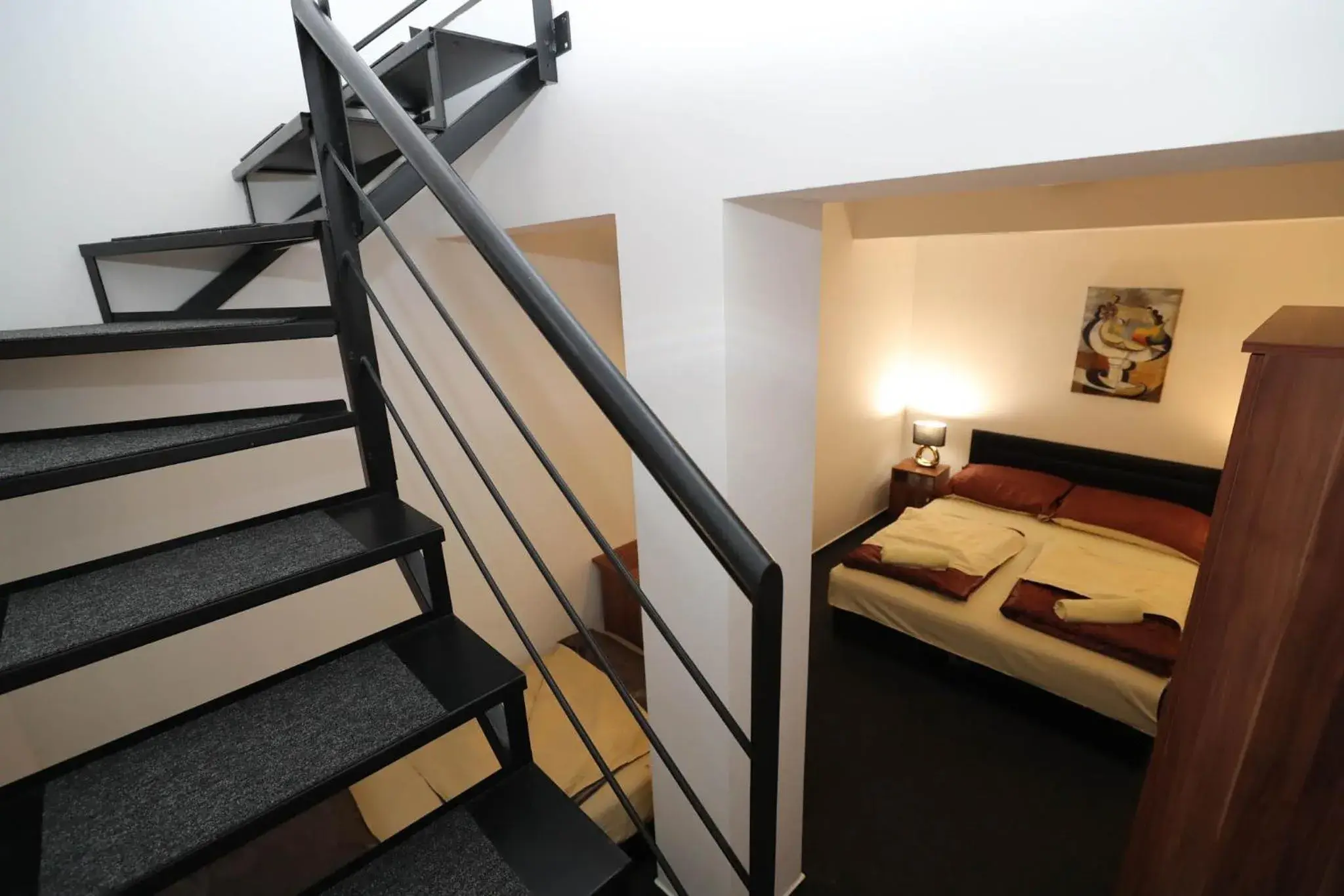 Triple Room with Street View - single occupancy in Hotel California Triple Room with Street View - single occupancy in Hotel California