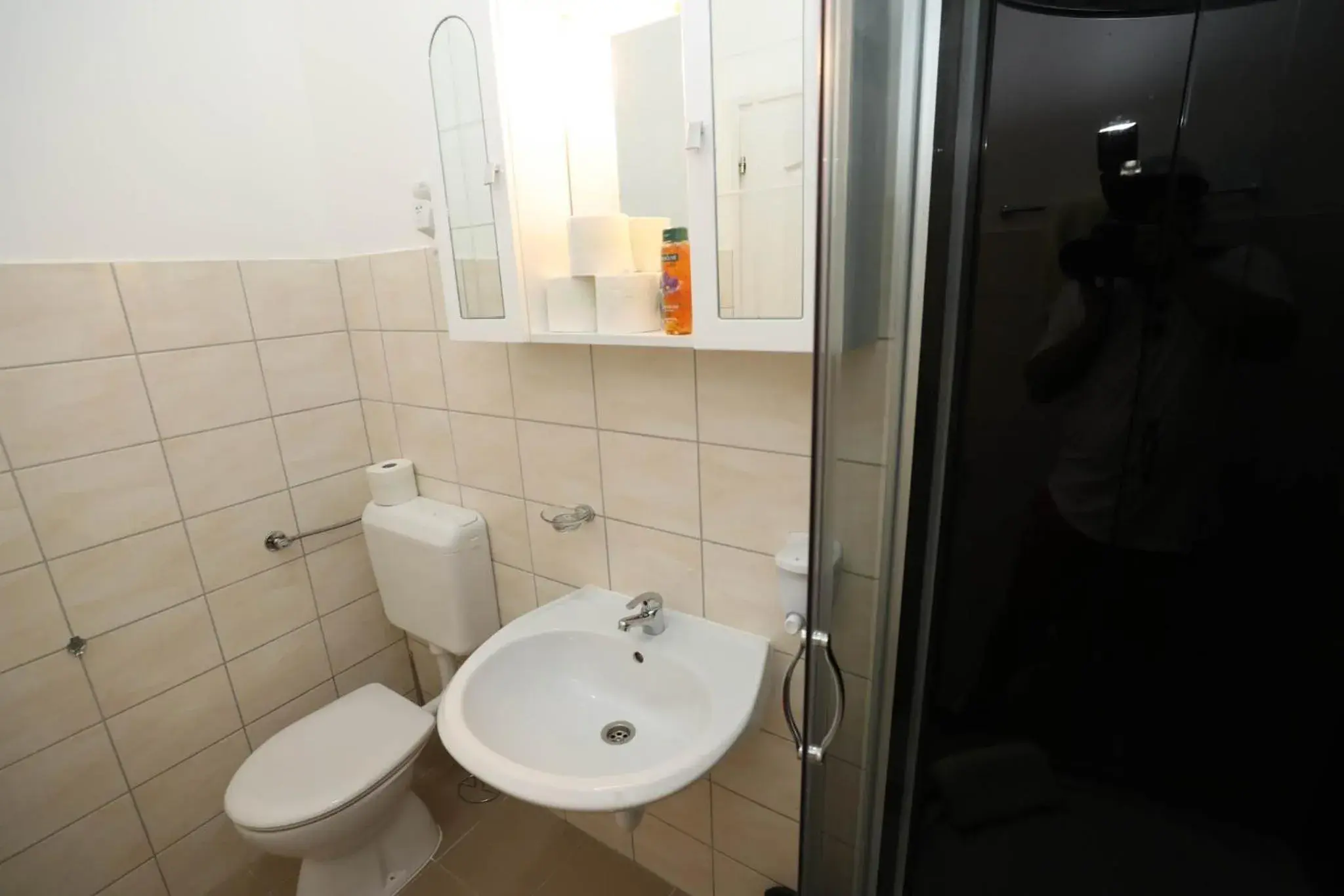 Budget Double Room in Hotel California Budget Double Room in Hotel California