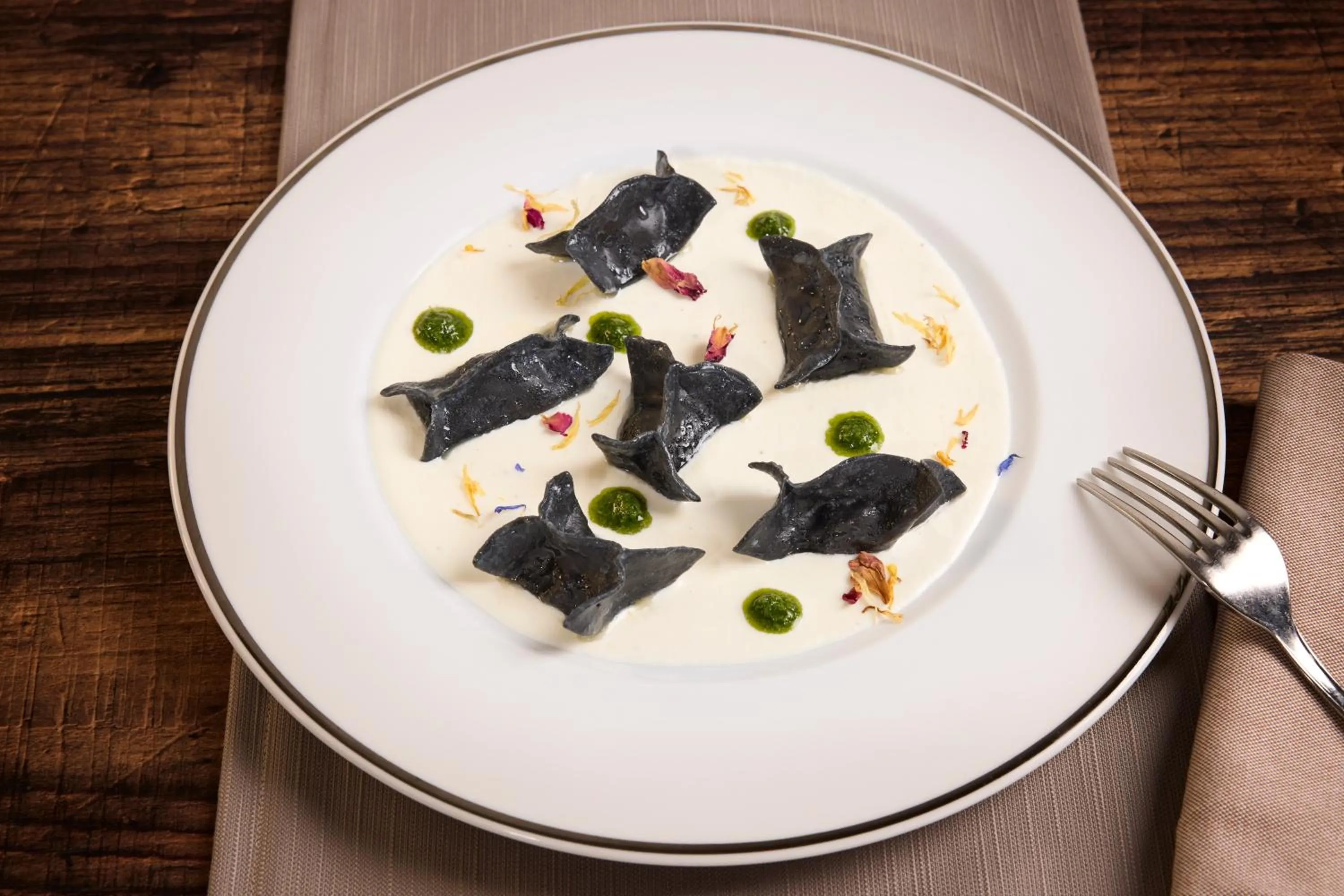 Restaurant/places to eat in Hotel La Pace