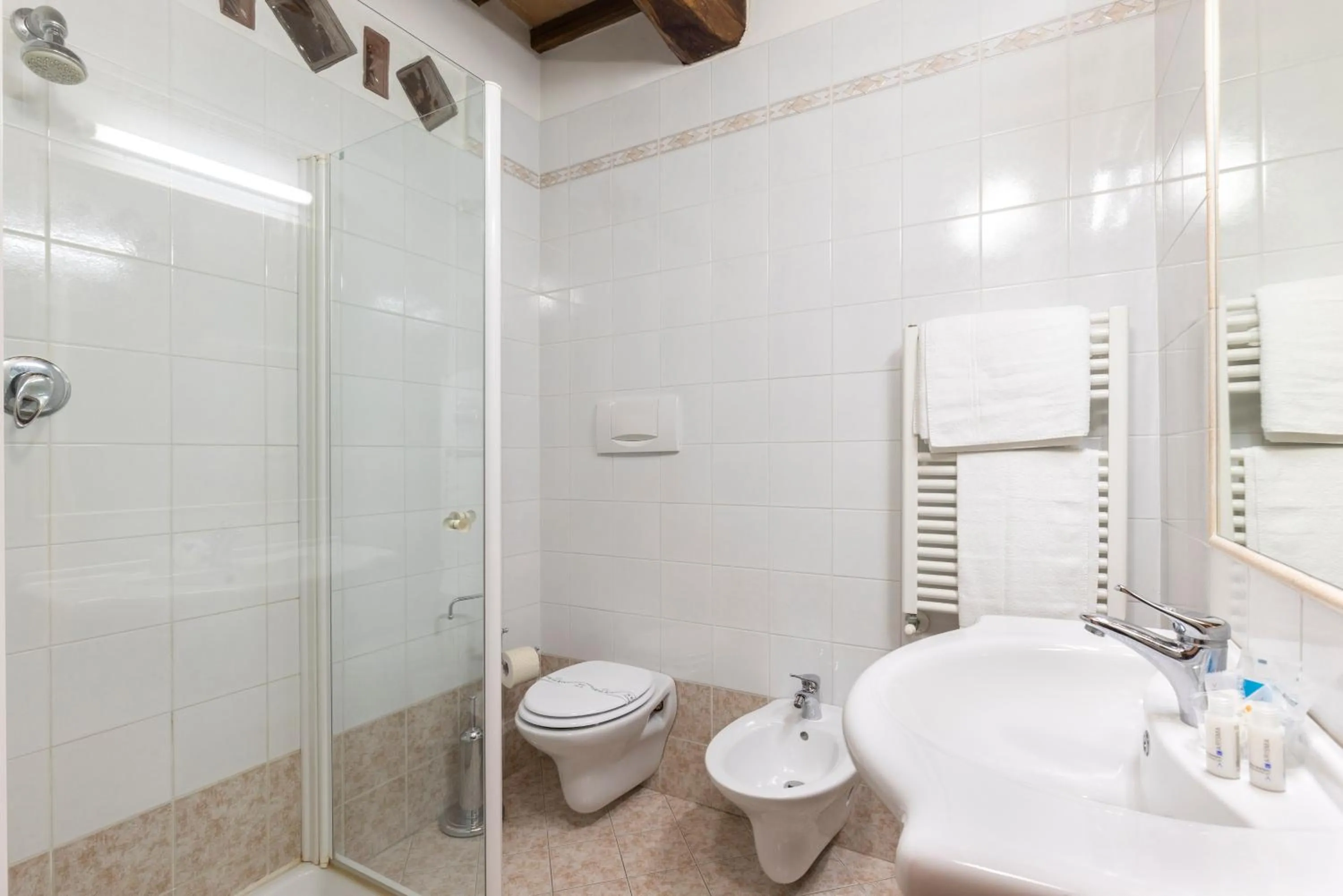 Bathroom in Hotel La Pace