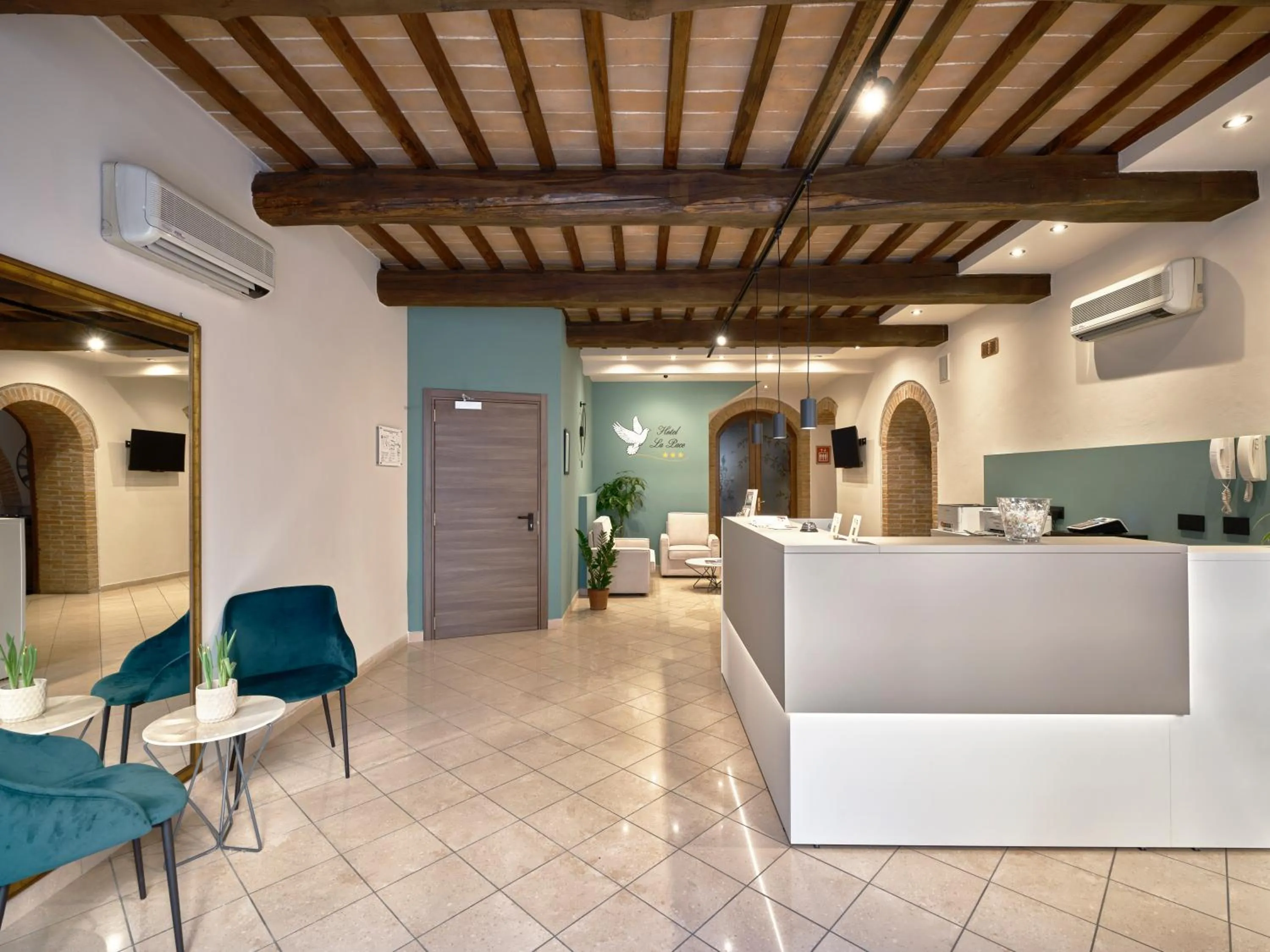 Lobby or reception in Hotel La Pace
