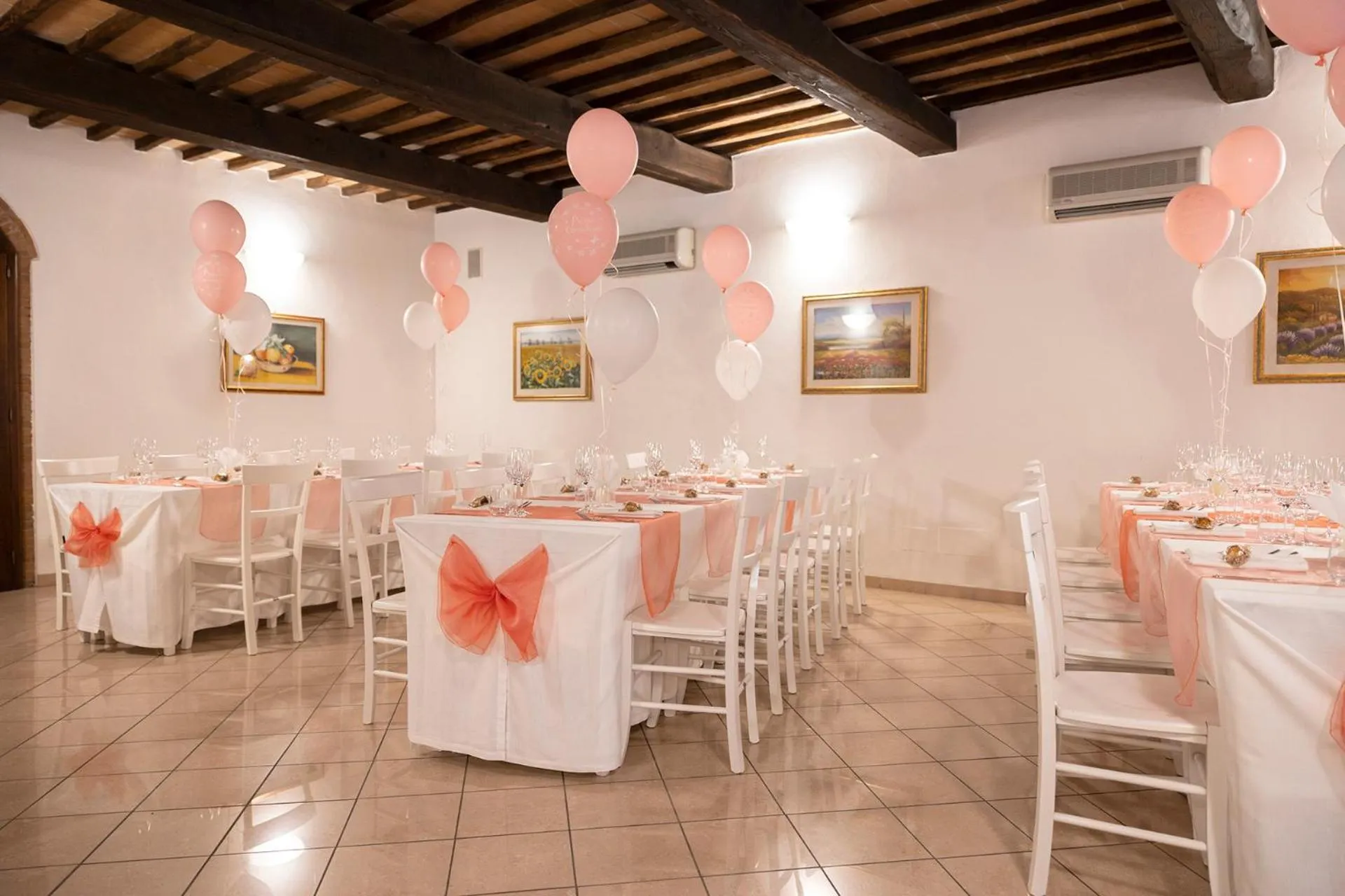 Restaurant/places to eat in Hotel La Pace