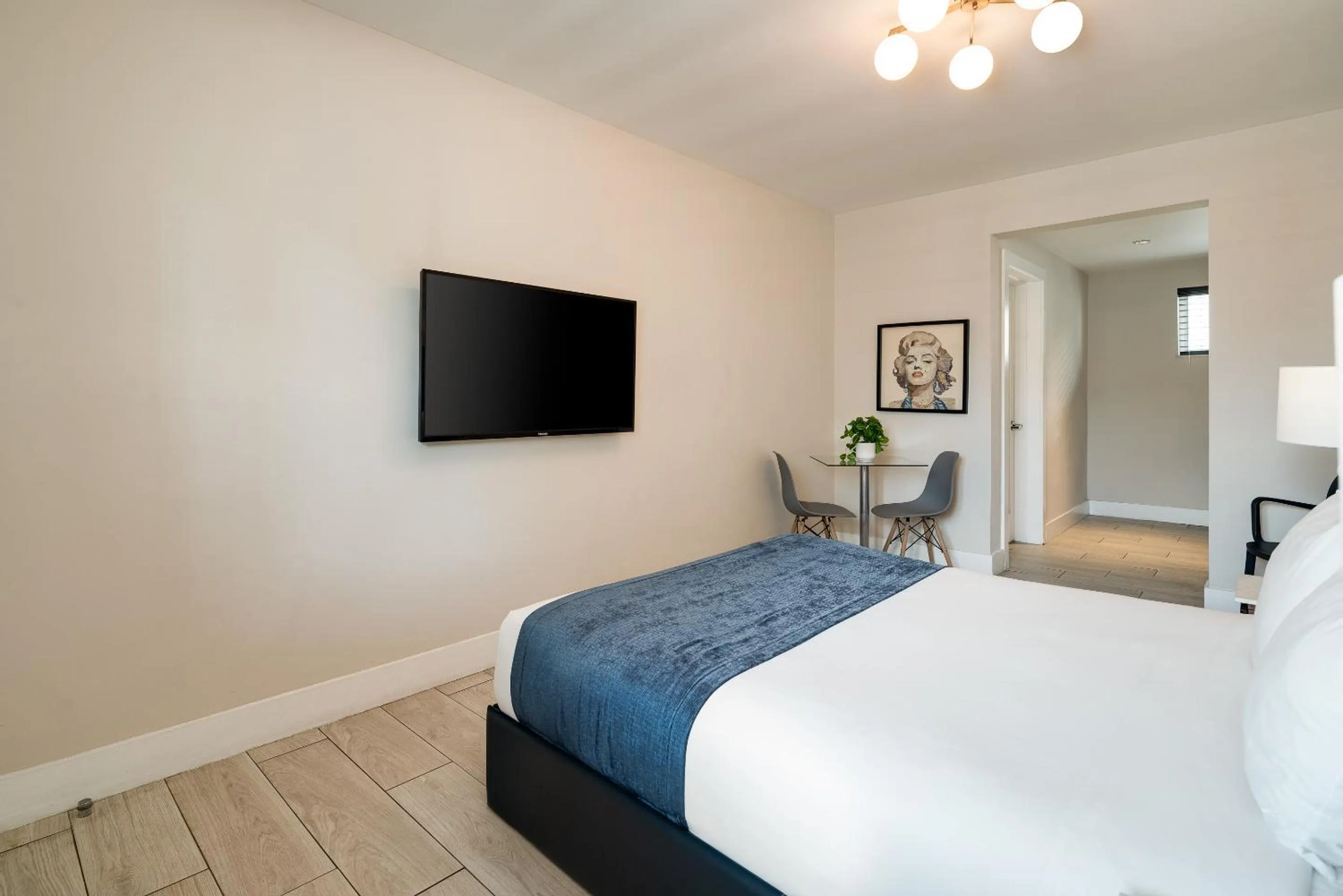 Bed in Waterside Hotel and Suites