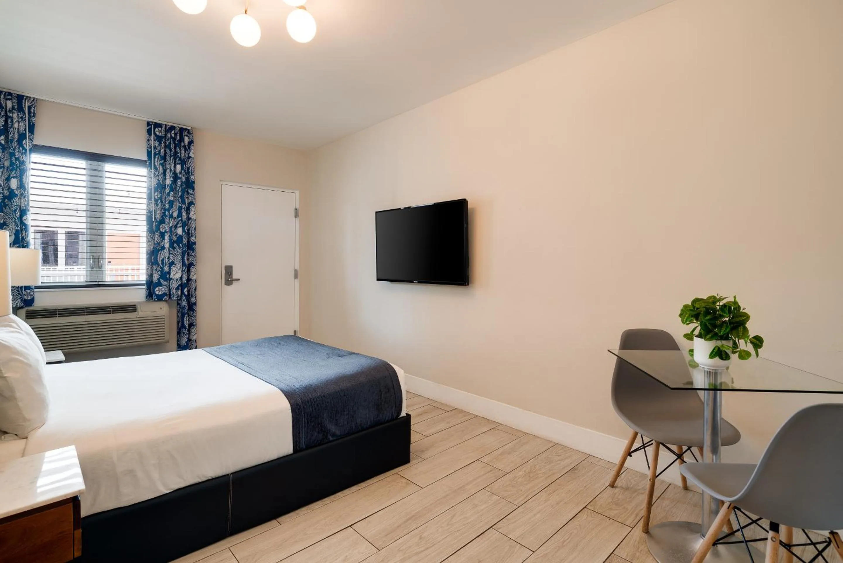 Bedroom, Bed in Waterside Hotel and Suites