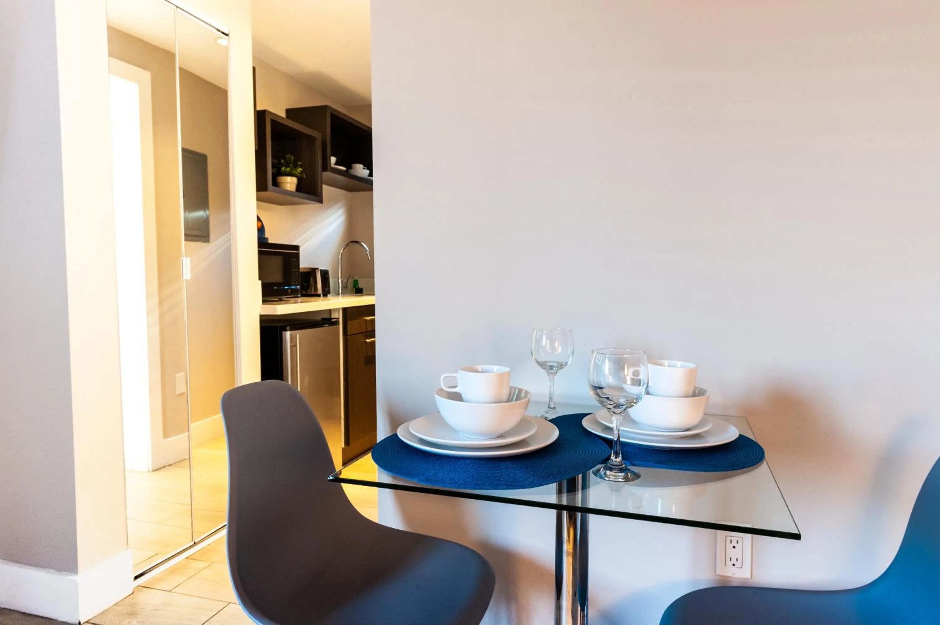 Kitchen or kitchenette in Waterside Hotel and Suites