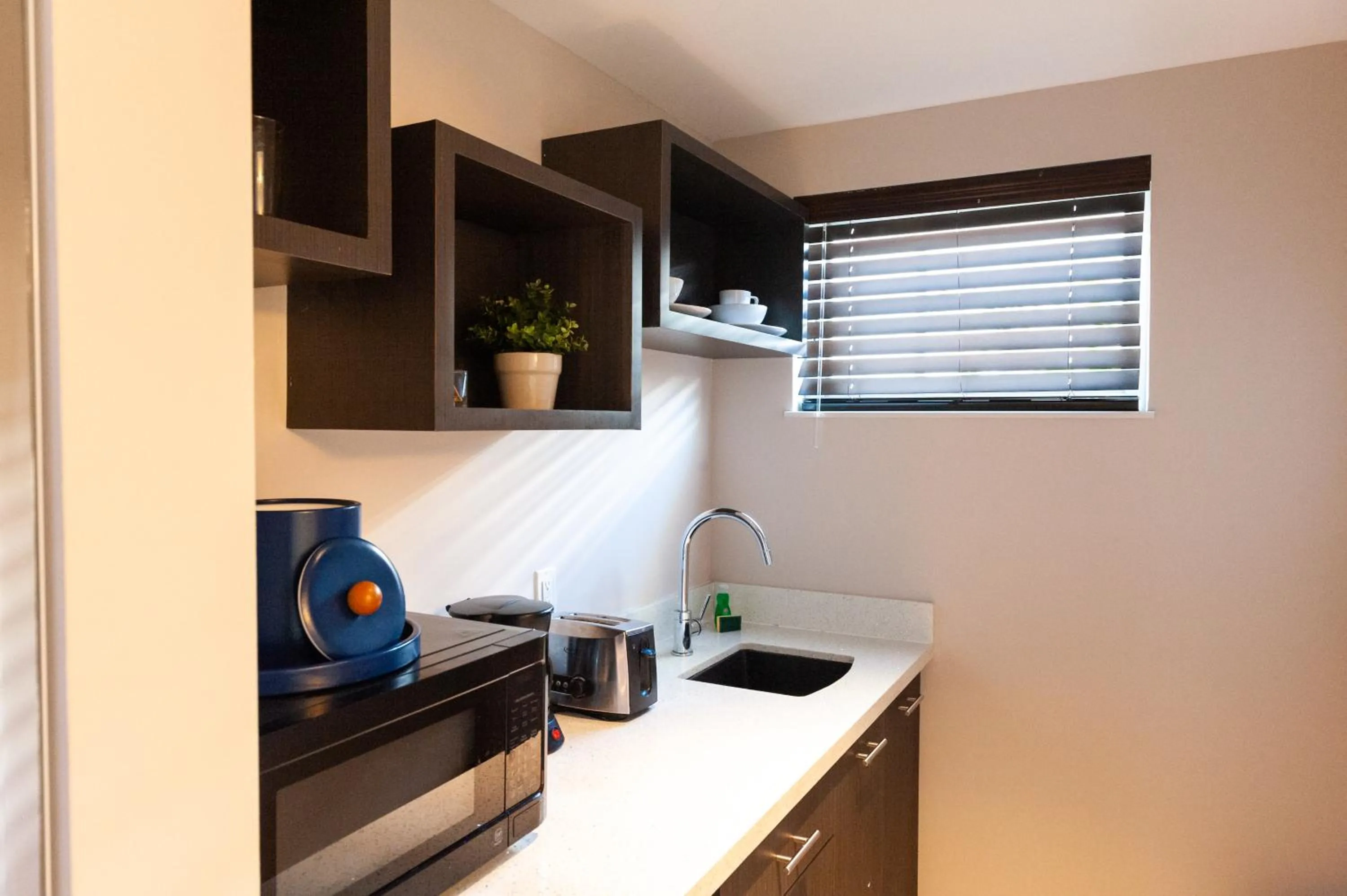 Coffee/tea facilities in Waterside Hotel and Suites