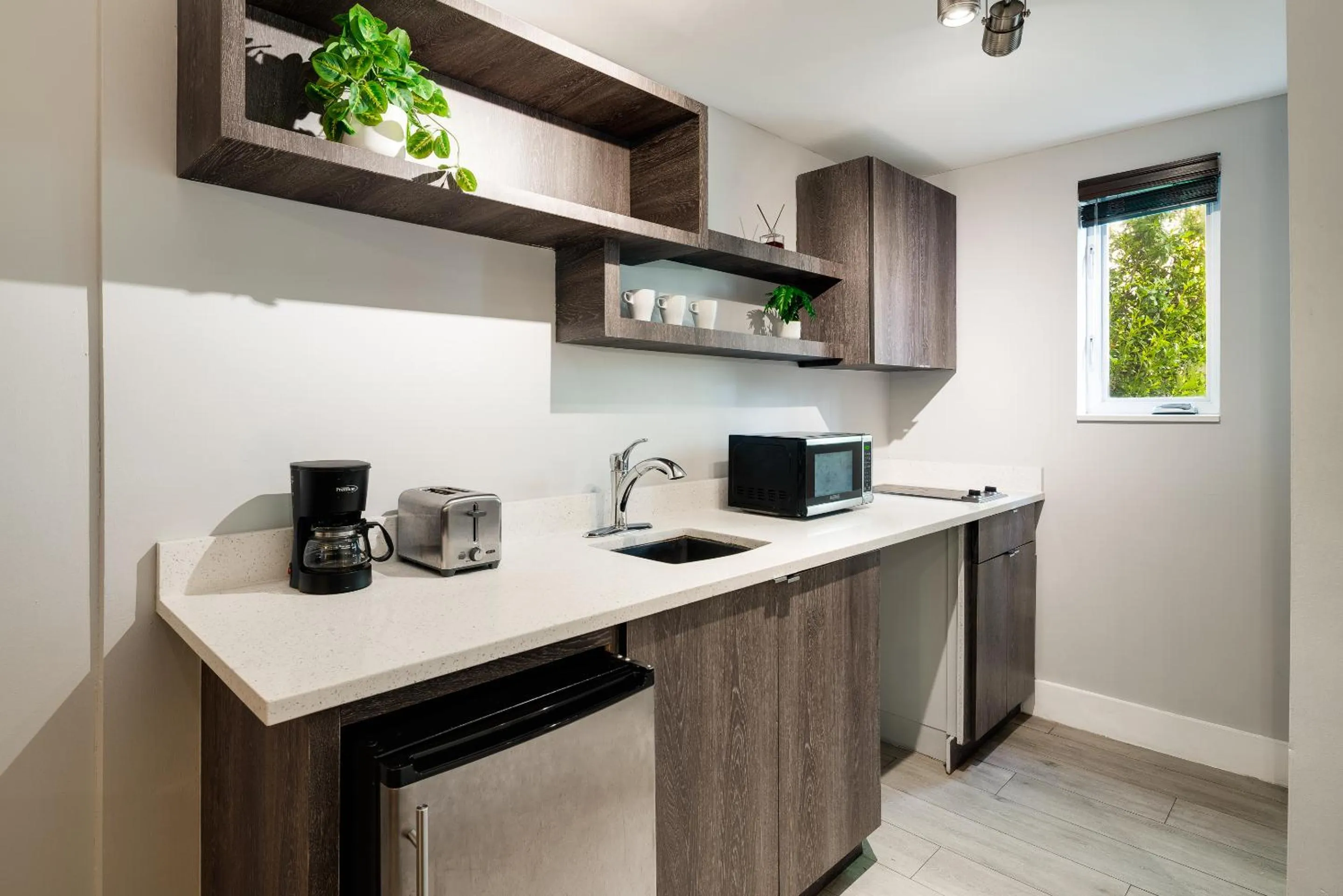 Kitchen or kitchenette in Waterside Hotel and Suites