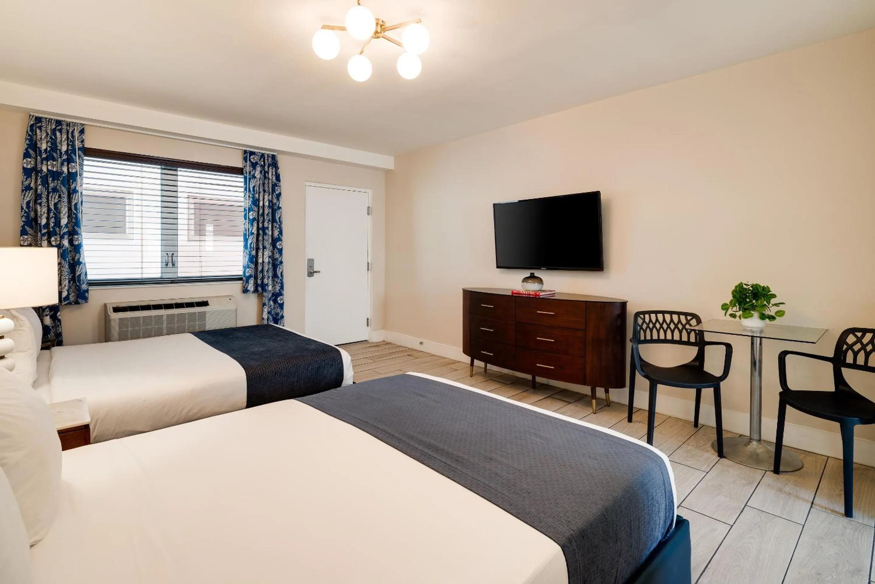 Bedroom, Bed in Waterside Hotel and Suites