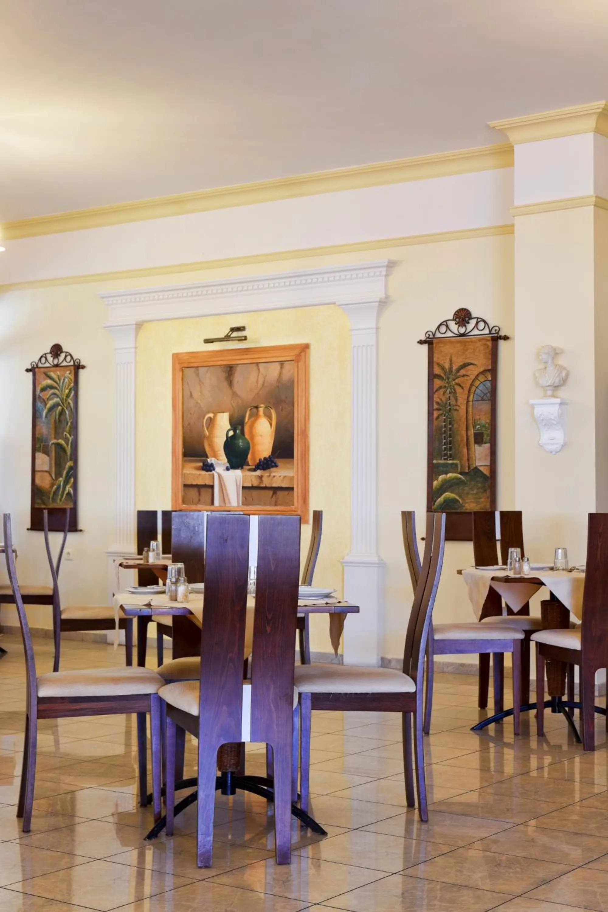 Restaurant/places to eat in Gaia Royal