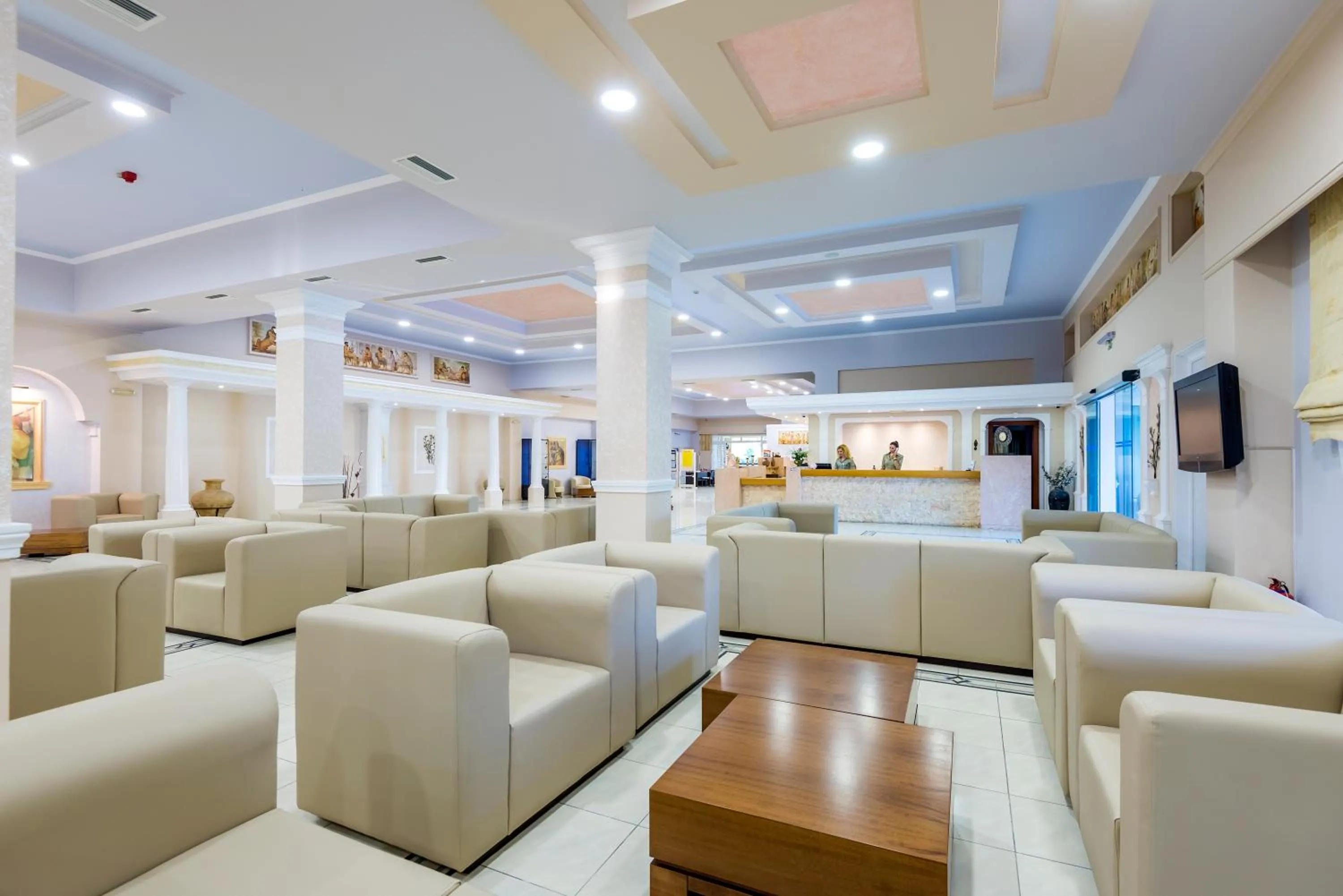 Communal lounge/ TV room in Gaia Royal