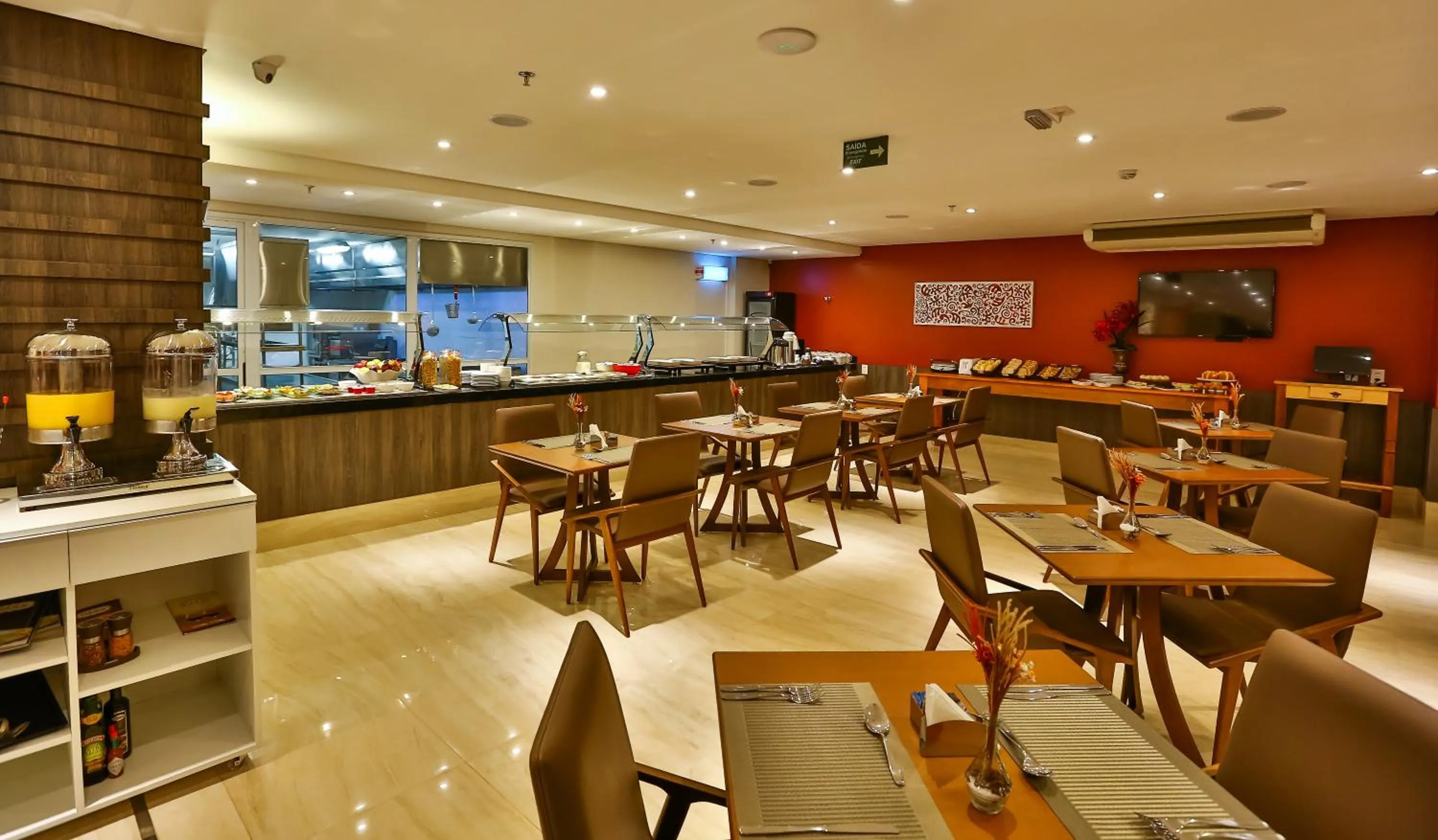 Buffet breakfast in Quality Hotel Flamboyant