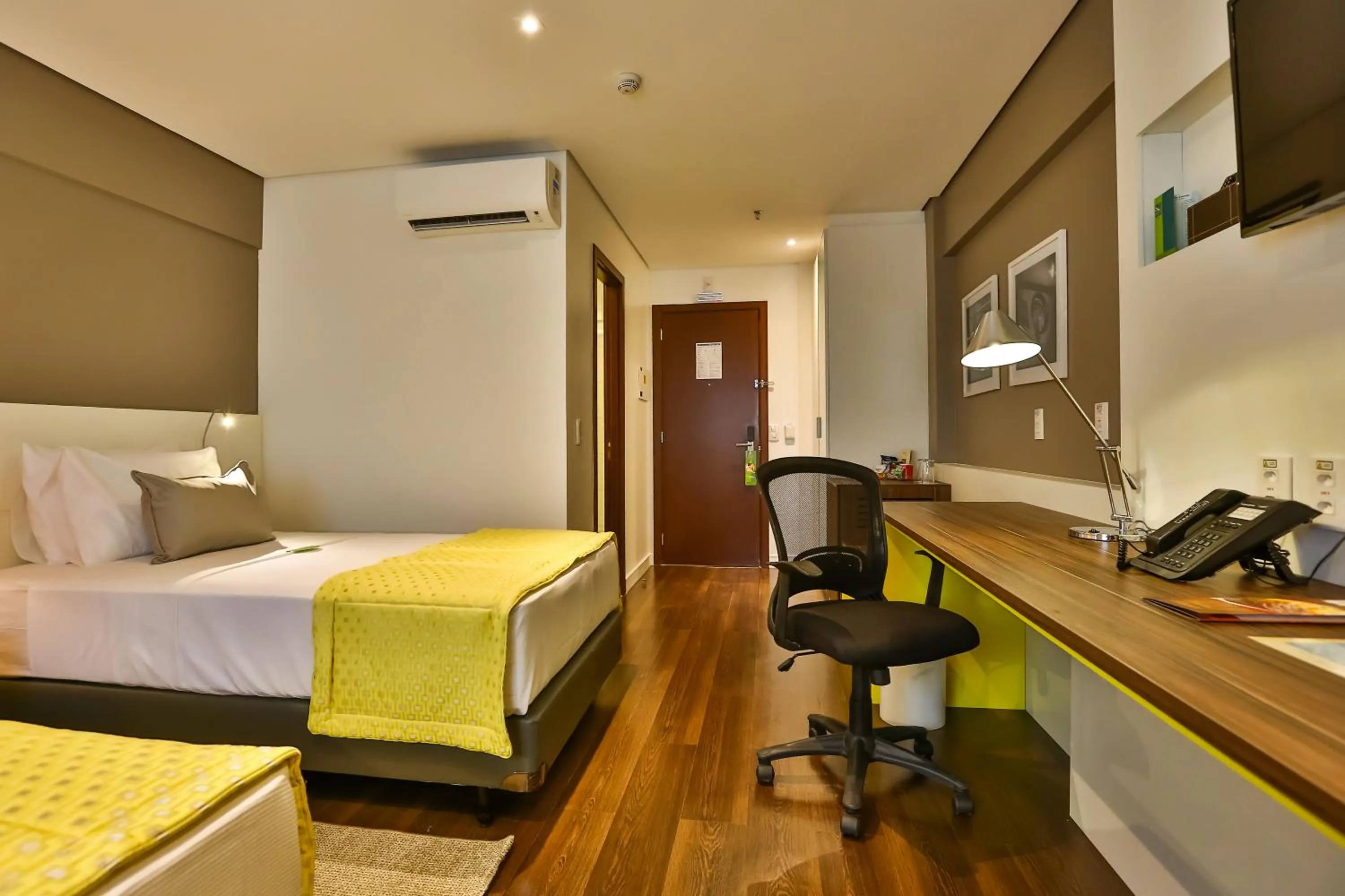 Bedroom, Bed in Quality Hotel Flamboyant