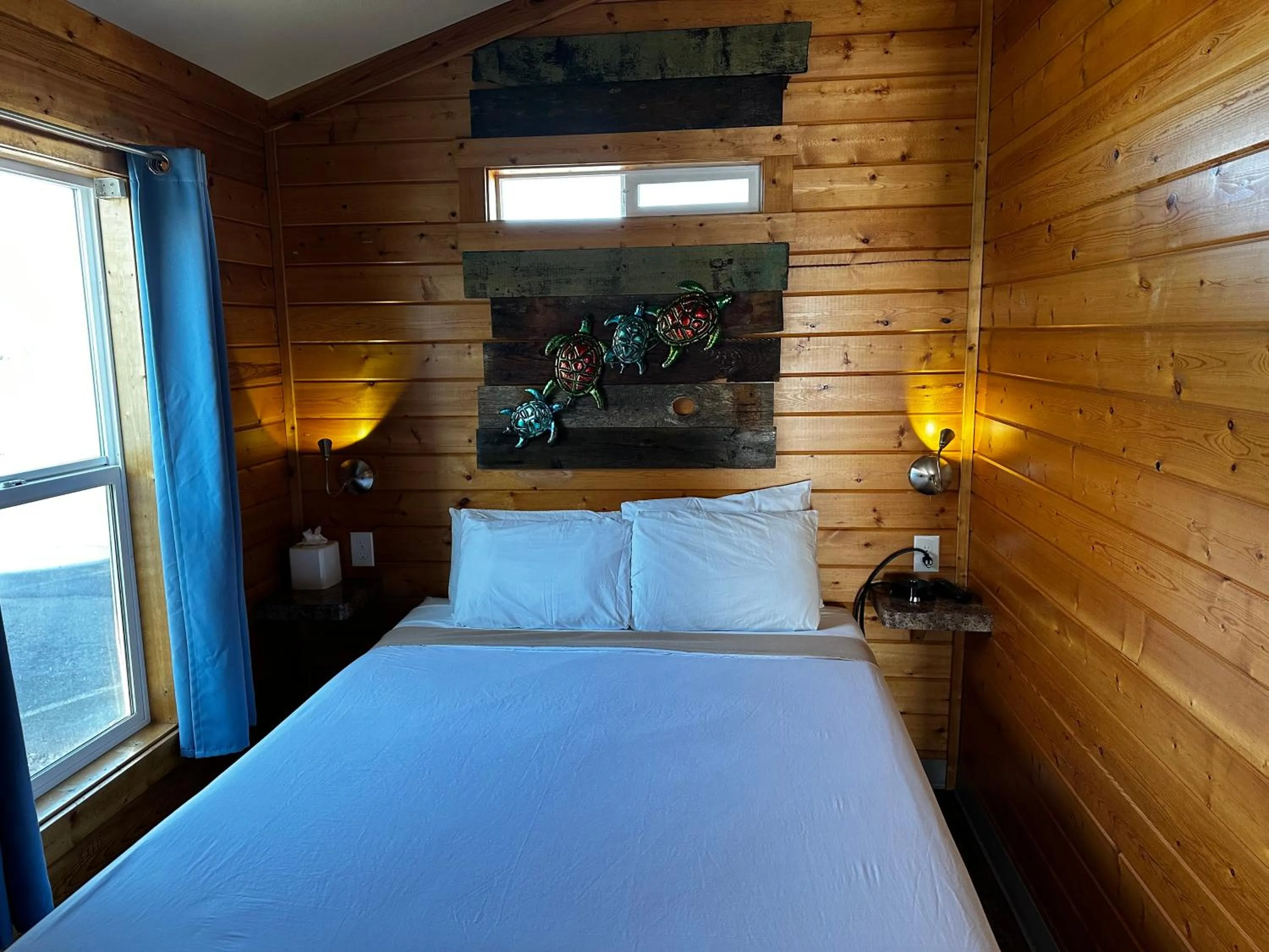 Bedroom, Bed in Westport Marina Cottages