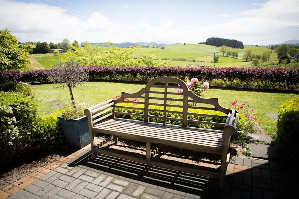 Communal lounge/ TV room in Waitomo Orchard Estate B&B