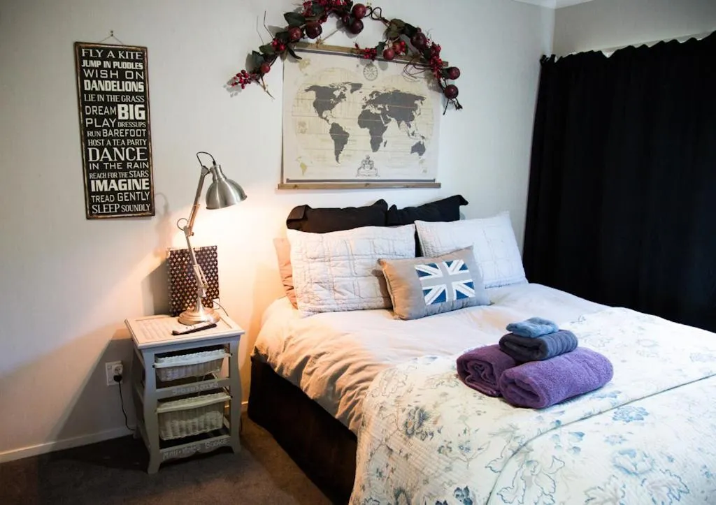 Photo of the whole room, Bed in Waitomo Orchard Estate B&B