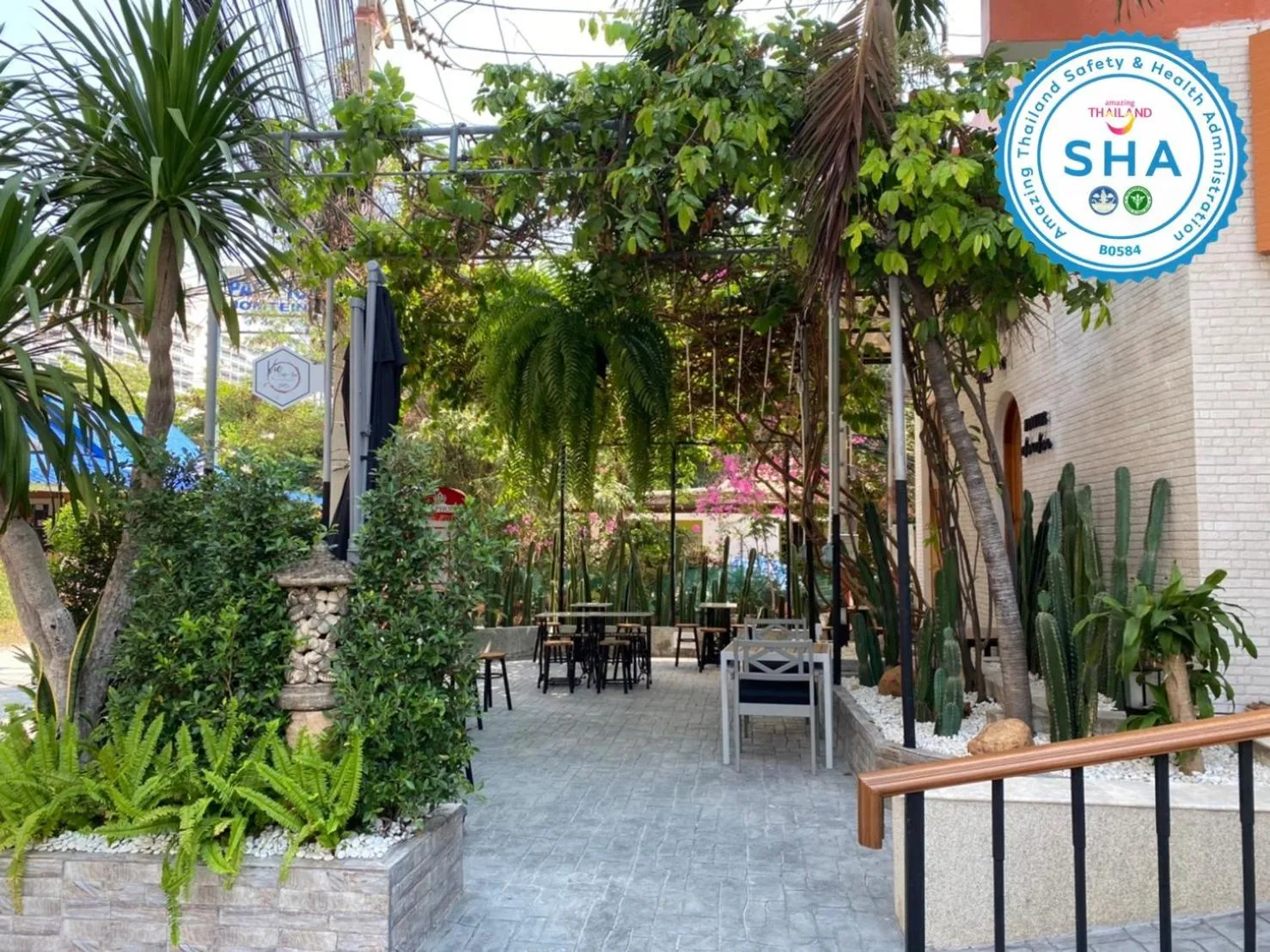 Property building in Jomtien Longstay Hotel - SHA Plus Certified