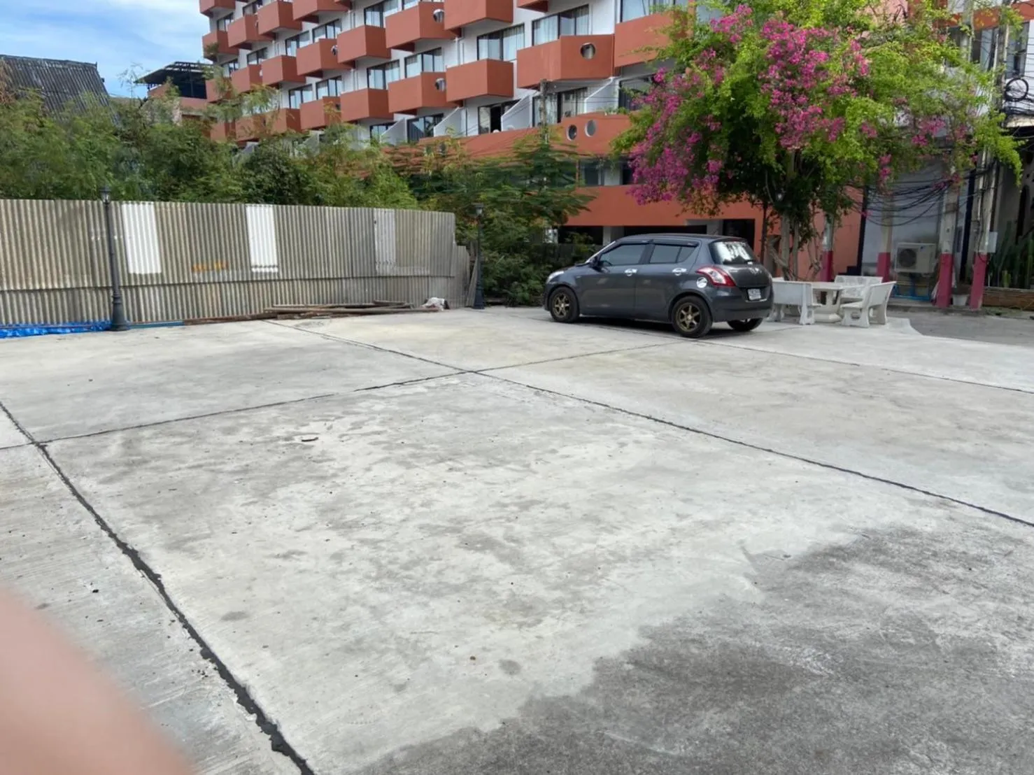 Parking in Jomtien Longstay Hotel - SHA Plus Certified