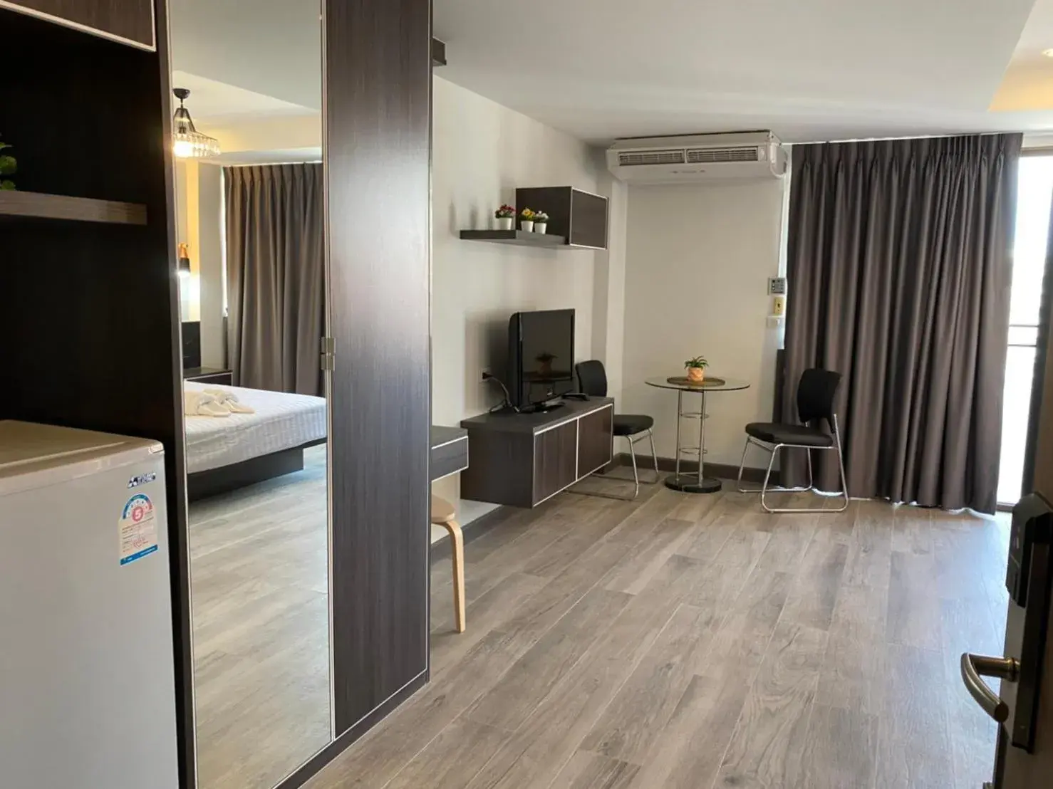 Superior King Room in Jomtien Longstay Hotel - SHA Plus Certified Superior King Room in Jomtien Longstay Hotel - SHA Plus Certified