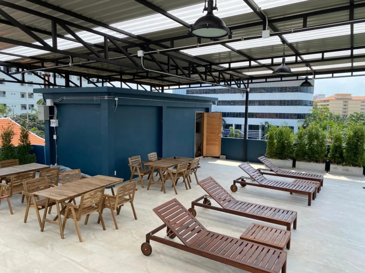 Swimming pool in Jomtien Longstay Hotel - SHA Plus Certified