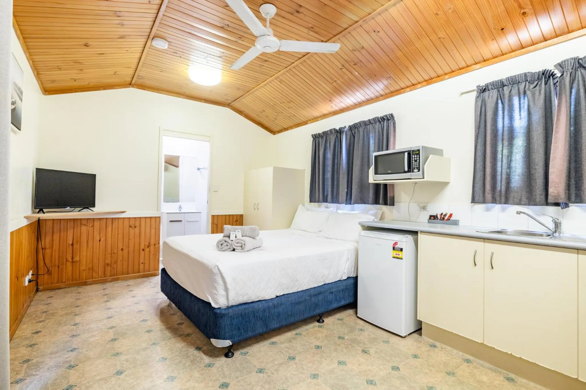 Bed in Harbour Lights Tourist Park