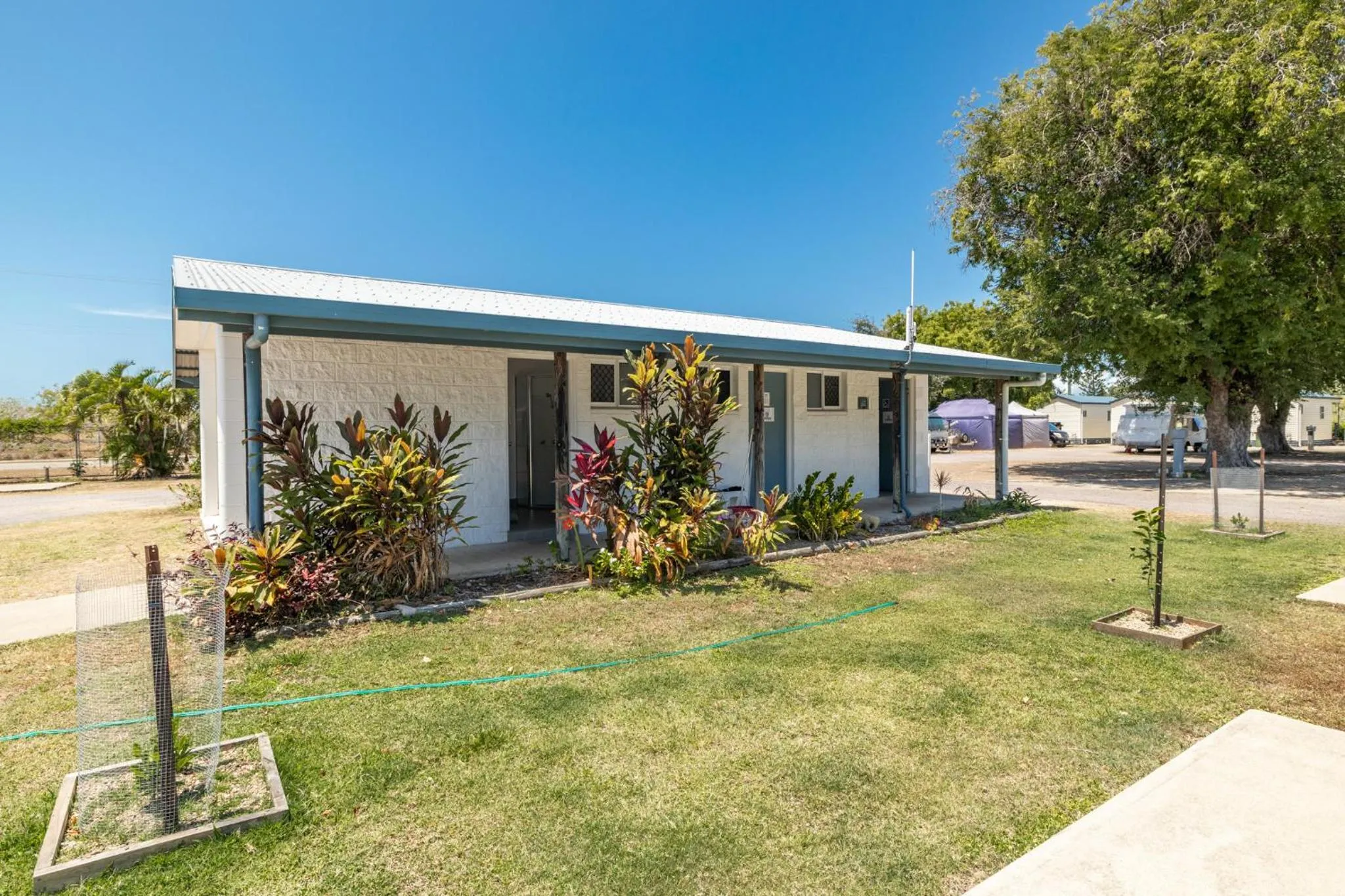 Property building in Harbour Lights Tourist Park