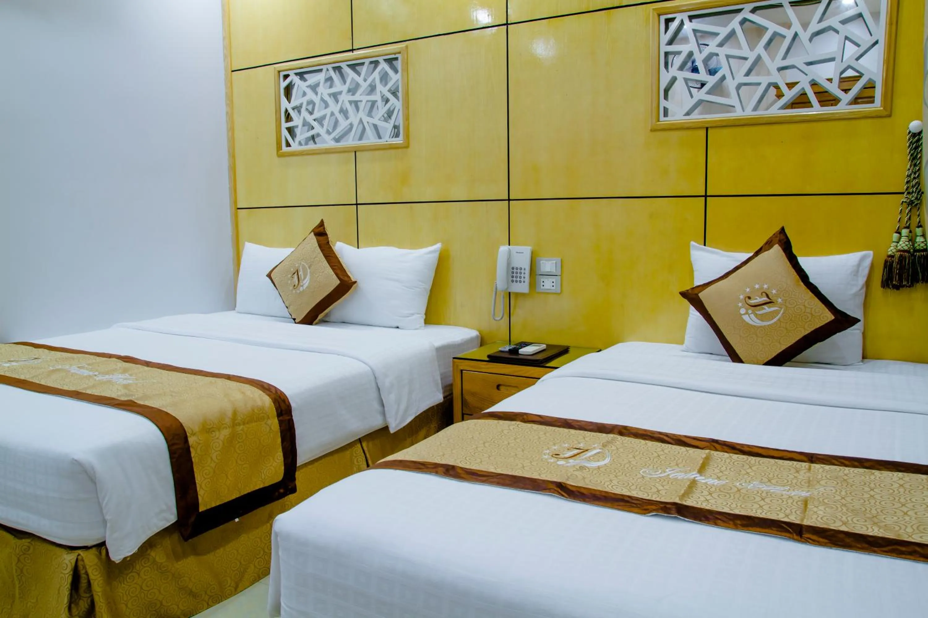 Photo of the whole room, Bed in Jeanne Hotel