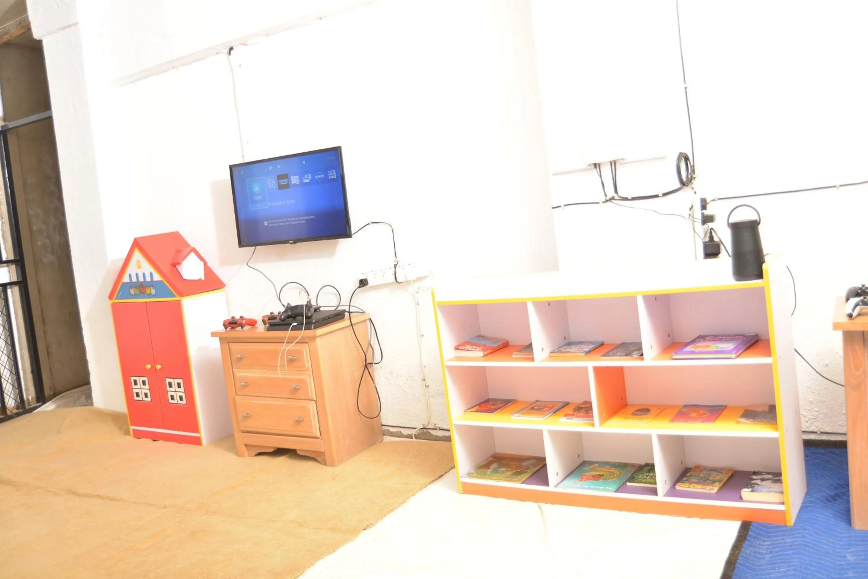 Communal lounge/ TV room, Bed in Mowicribs Hotel and Spa