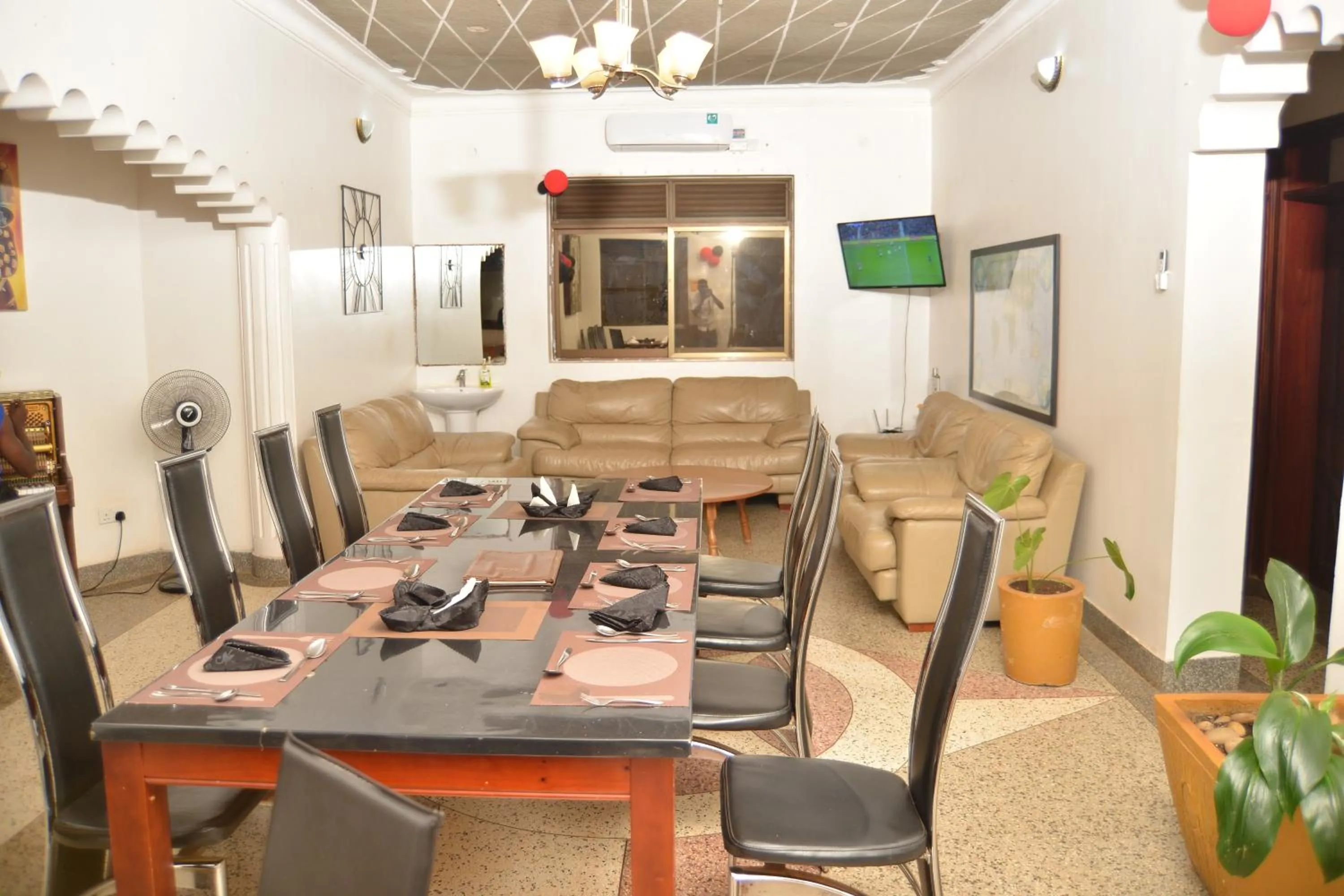 Communal lounge/ TV room in Mowicribs Hotel and Spa