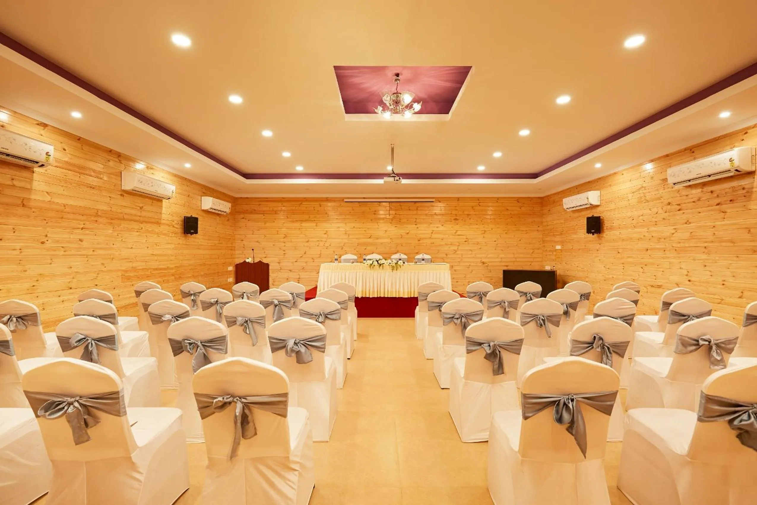 Banquet/Function facilities in Sterling Anaikatti