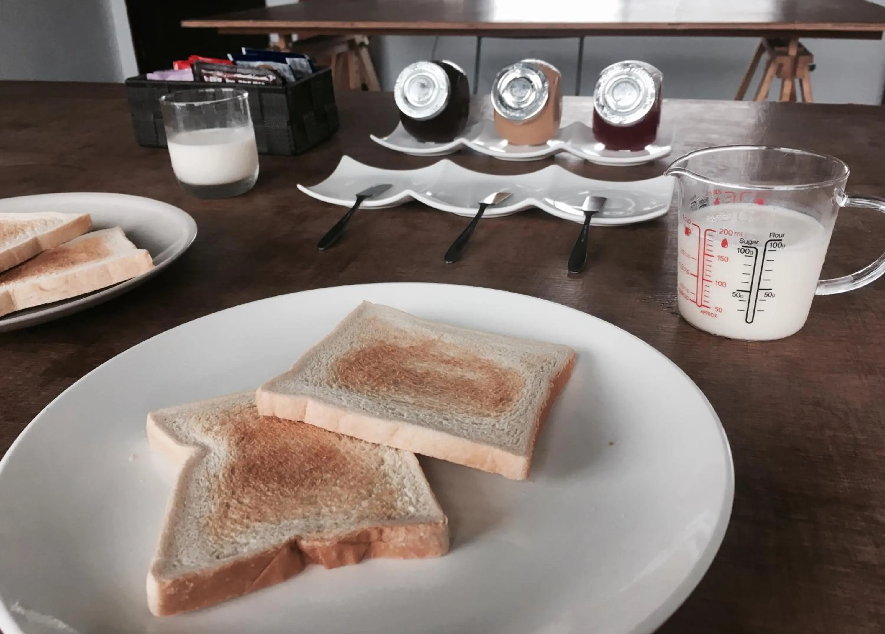 Breakfast in Old Man Captain