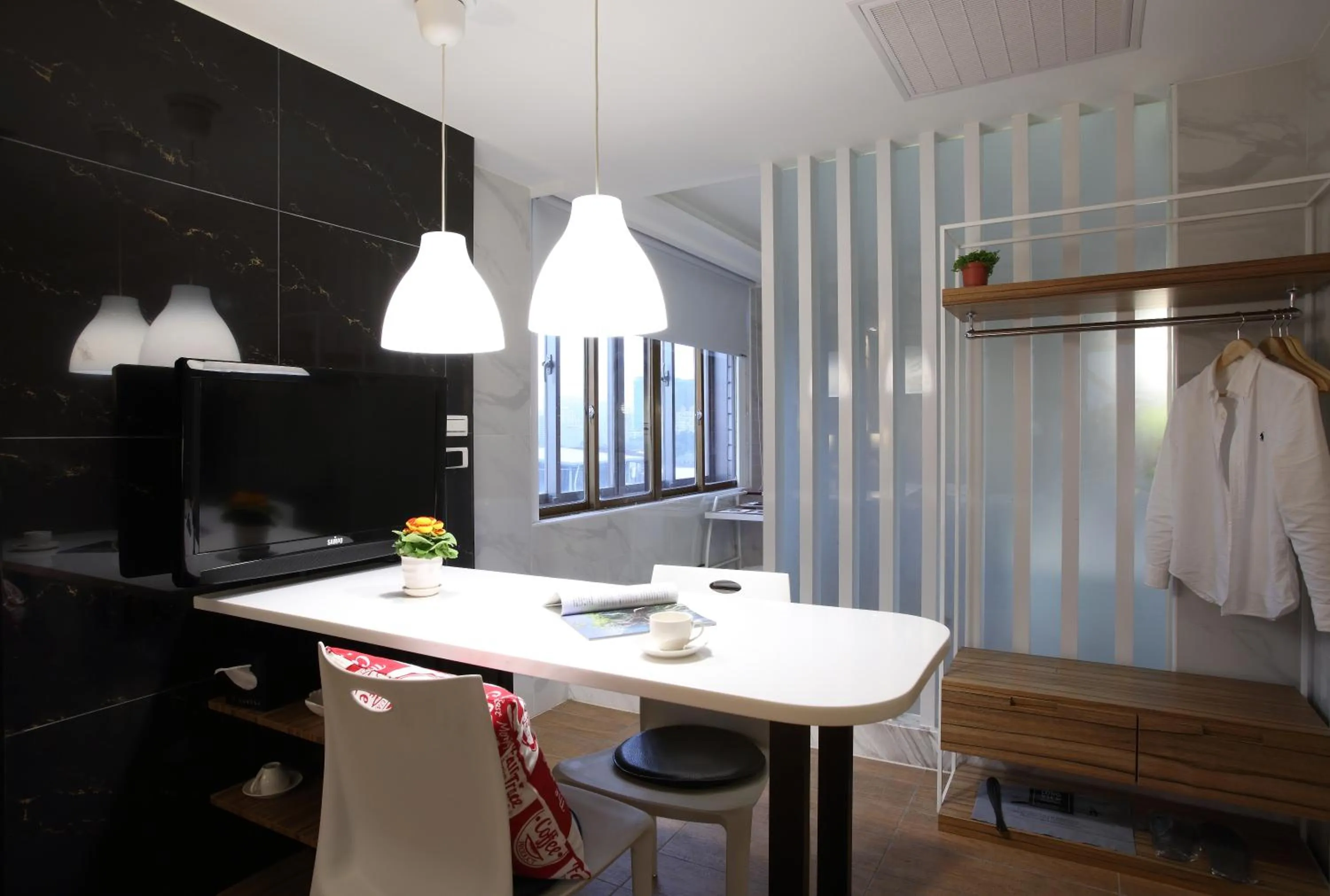 Dining area in Long View Hotel