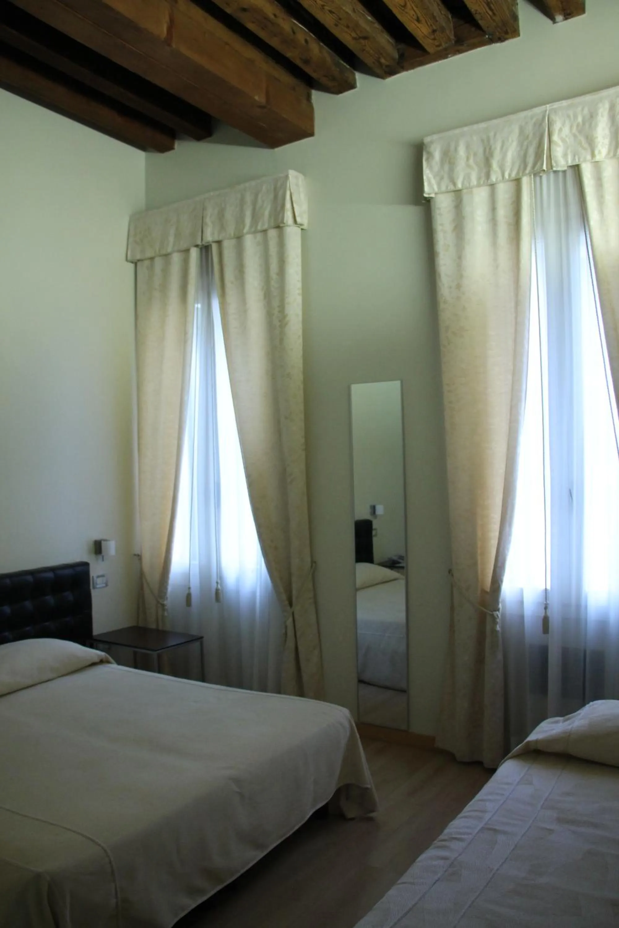 Bedroom, Bed in Albergo al Tiepolo