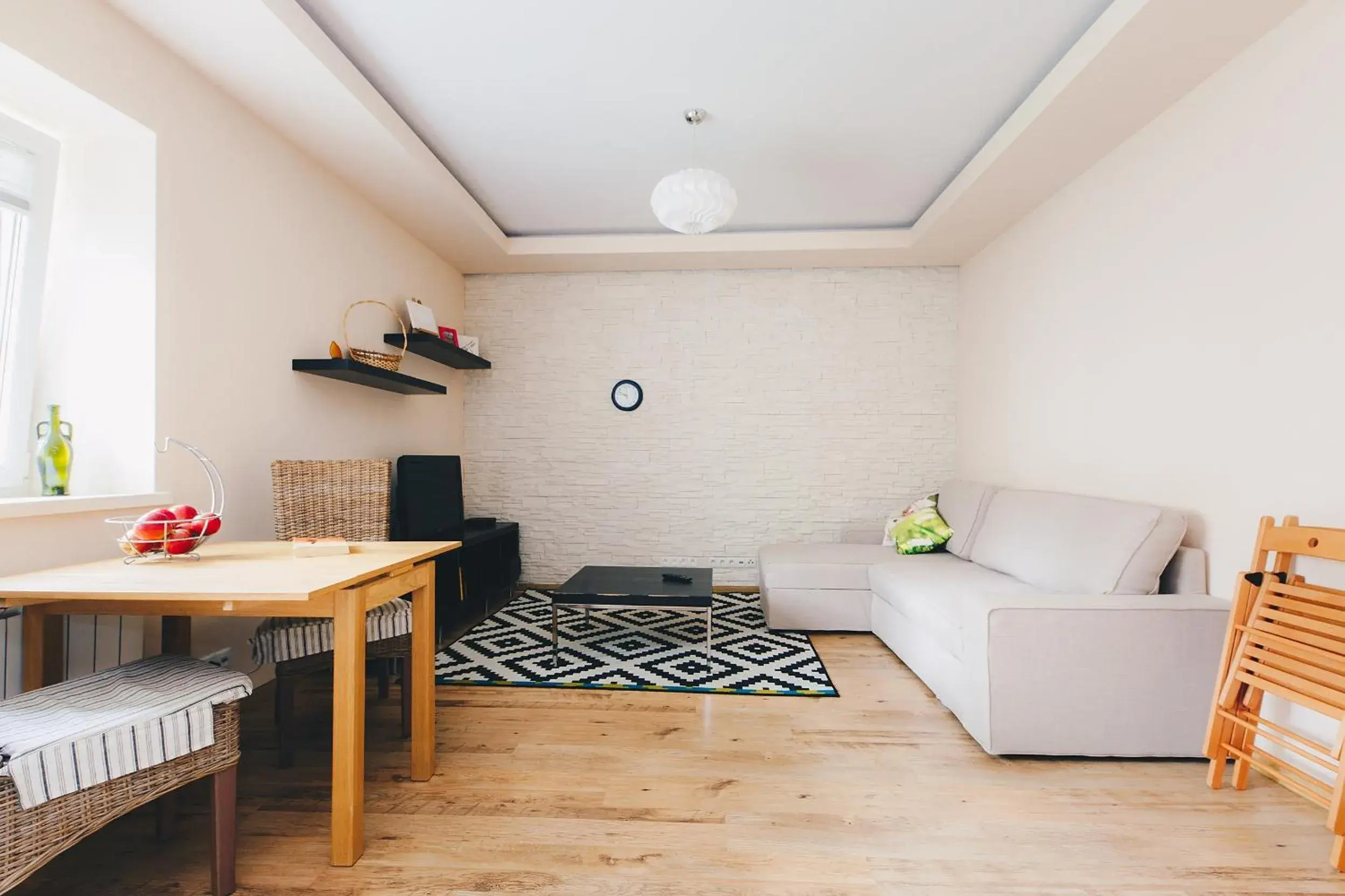 ShortStayPoland Solidarnosci (B8) ShortStayPoland Solidarnosci (B8)