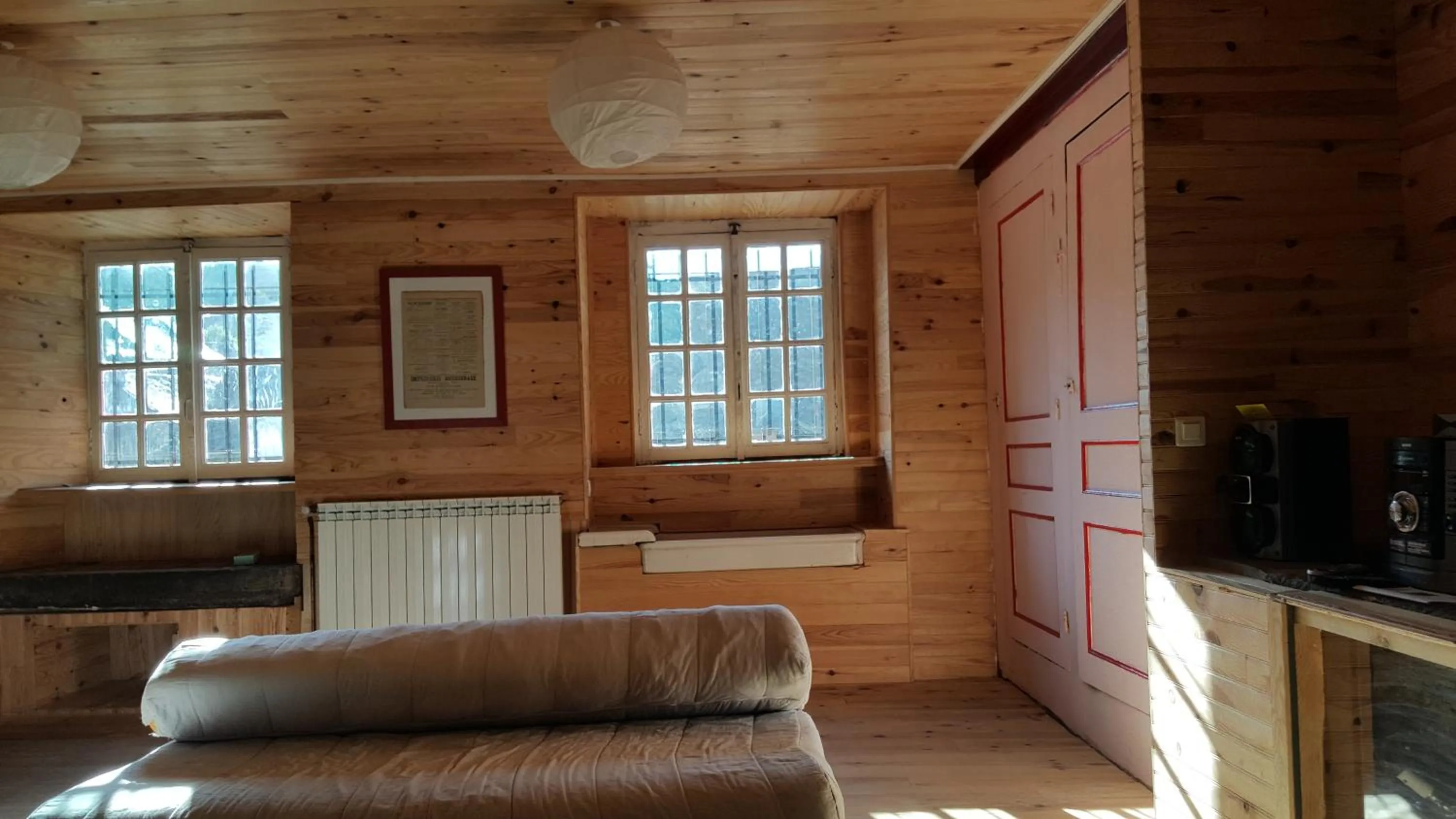 Communal lounge/ TV room in Relais des castors