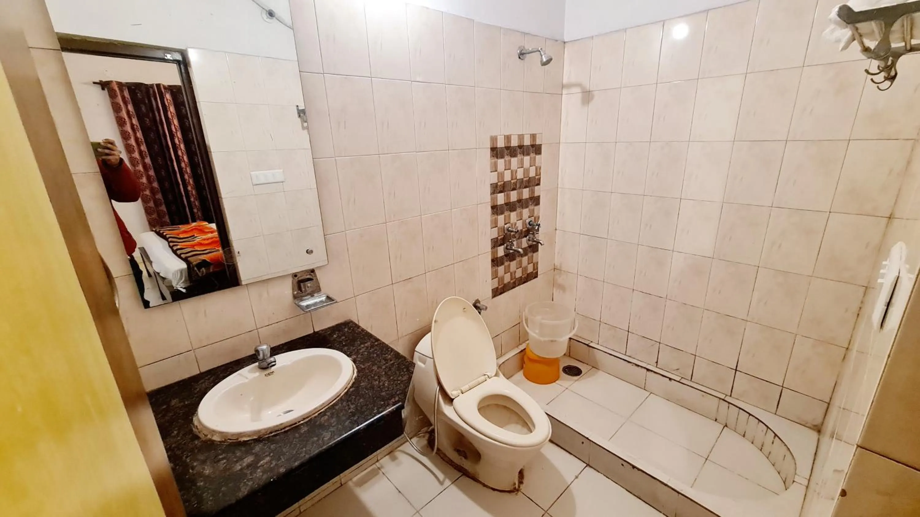 Bathroom in Hotel Amritsar Inn