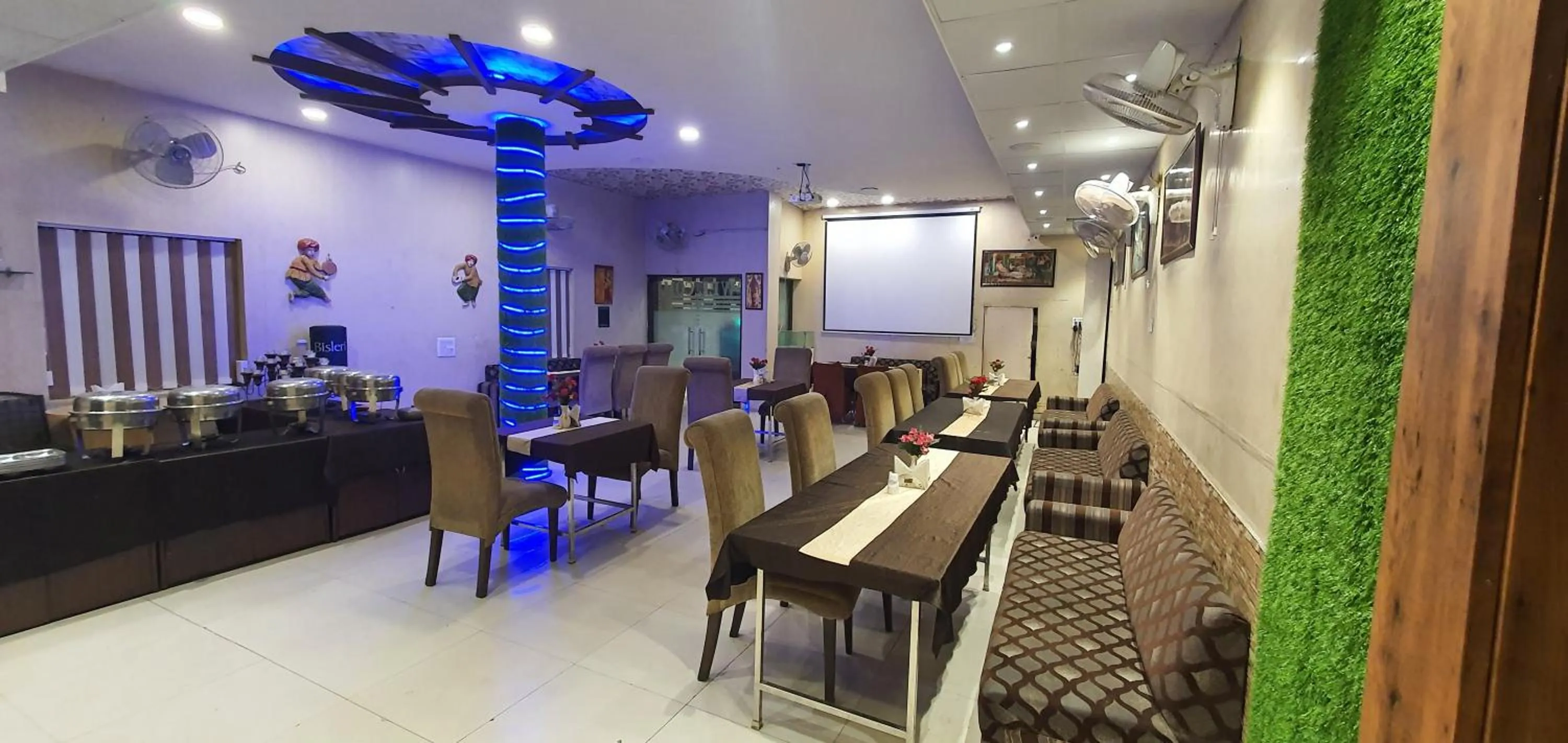 Restaurant/places to eat in Hotel Amritsar Inn
